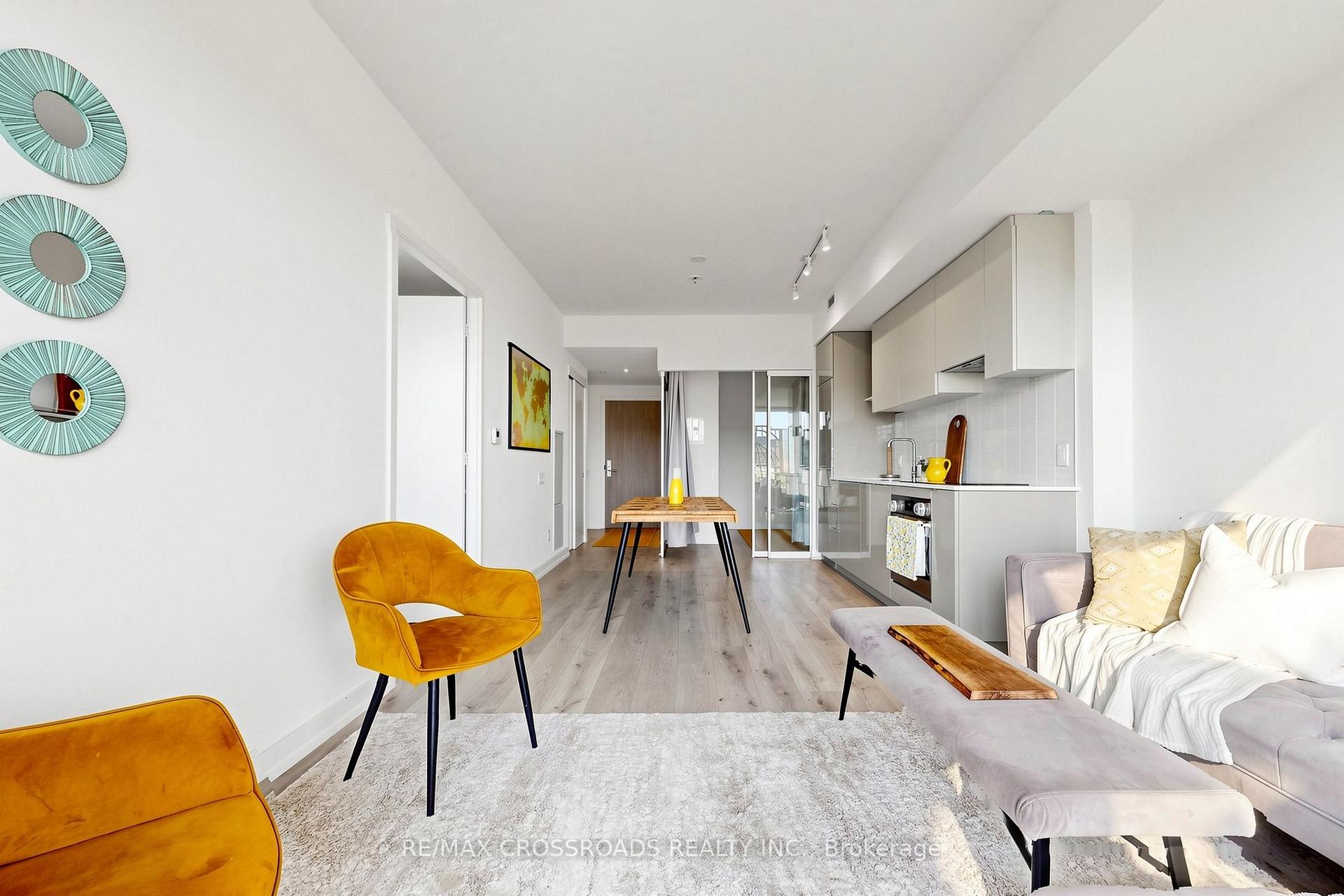 Photo 5 of 161 Roehampton Ave Apt: 4206 Avenue, Toronto, Mount Pleasant West — HOMEH