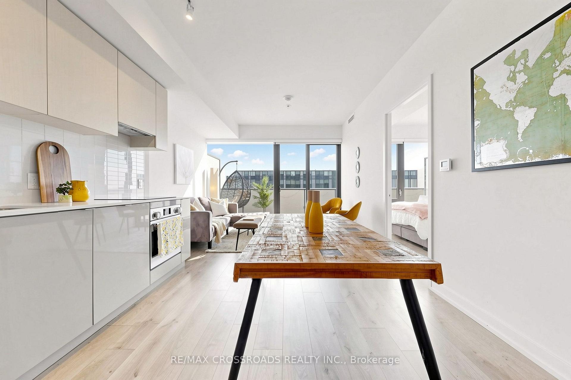 Photo 6 of 161 Roehampton Ave Apt: 4206 Avenue, Toronto, Mount Pleasant West — HOMEH