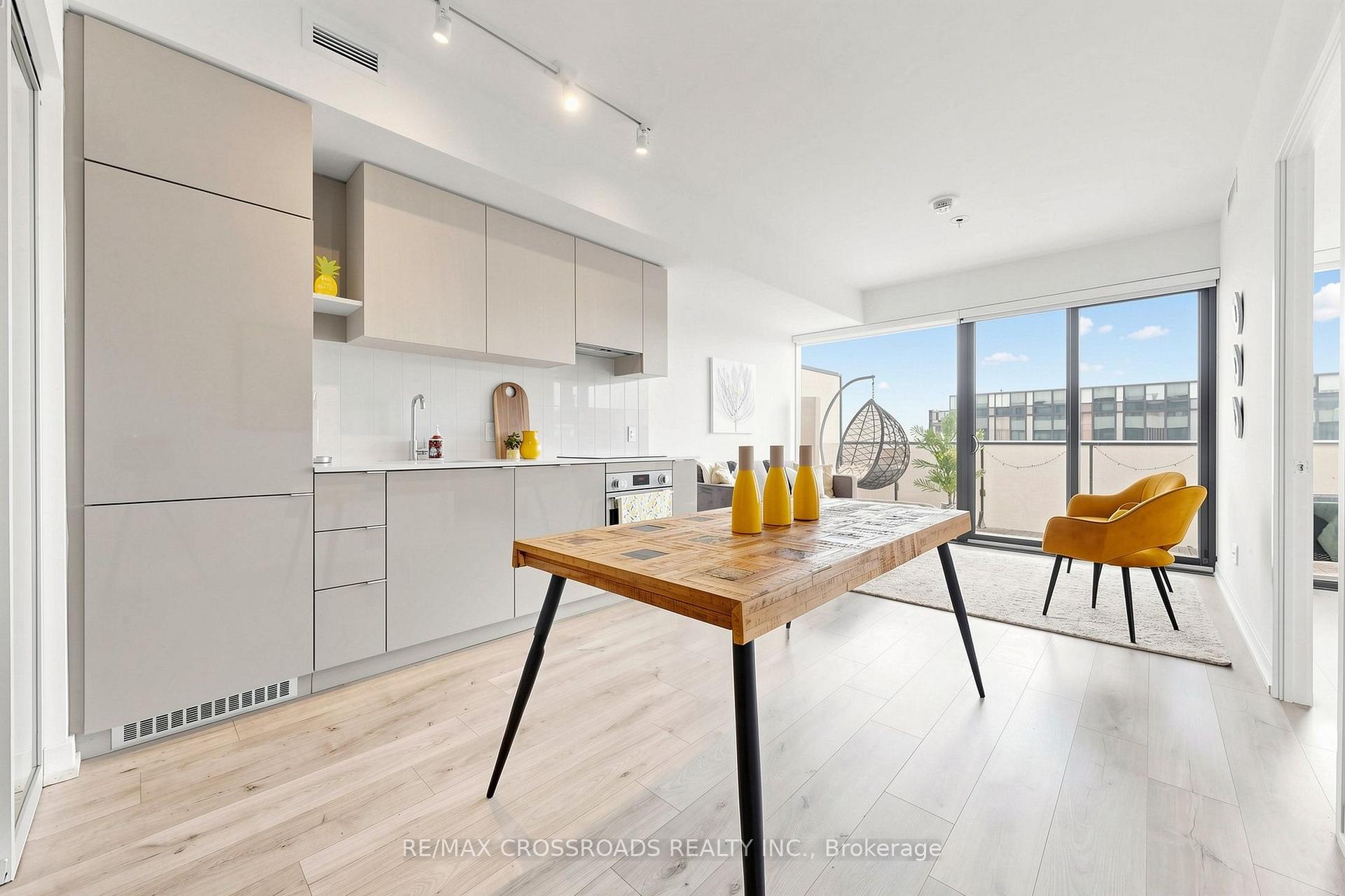 Photo 7 of 161 Roehampton Ave Apt: 4206 Avenue, Toronto, Mount Pleasant West — HOMEH