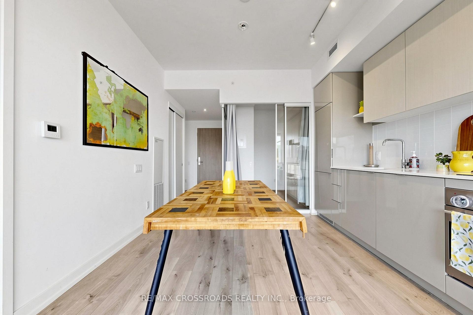 Photo 10 of 161 Roehampton Ave Apt: 4206 Avenue, Toronto, Mount Pleasant West — HOMEH
