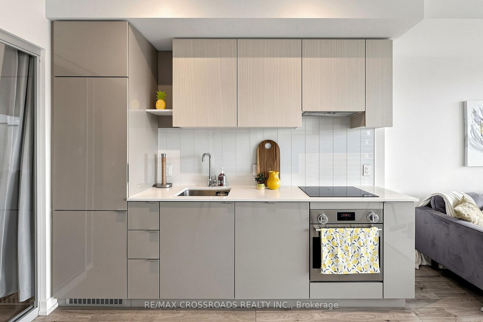 Photo 11 of 161 Roehampton Ave Apt: 4206 Avenue, Toronto, Mount Pleasant West — HOMEH