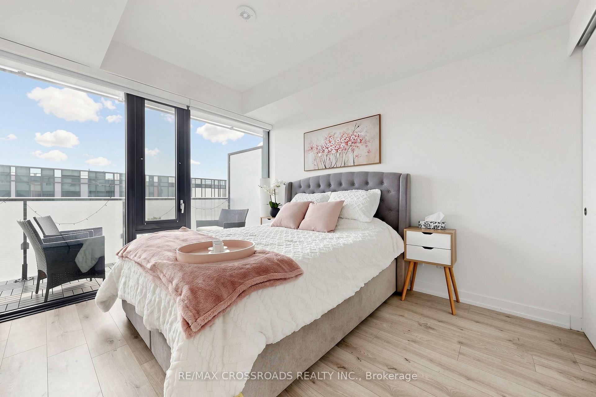 Photo 14 of 161 Roehampton Ave Apt: 4206 Avenue, Toronto, Mount Pleasant West — HOMEH