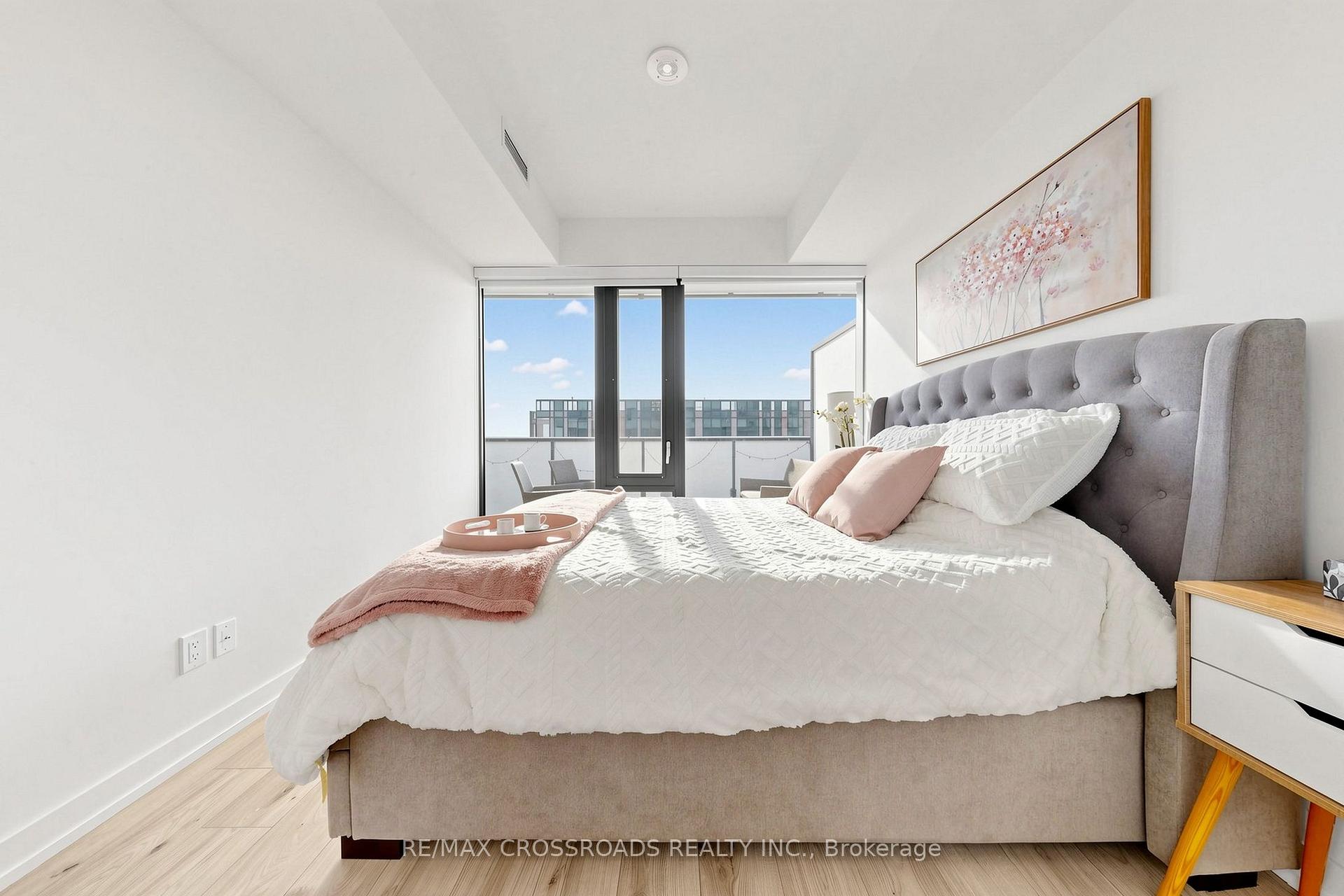 Photo 16 of 161 Roehampton Ave Apt: 4206 Avenue, Toronto, Mount Pleasant West — HOMEH