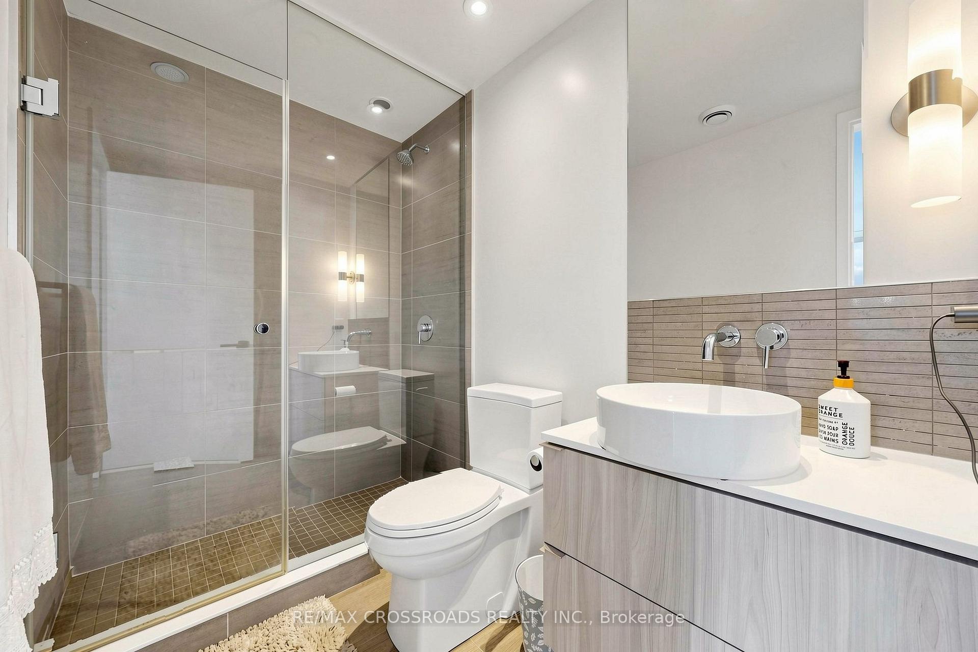 Photo 17 of 161 Roehampton Ave Apt: 4206 Avenue, Toronto, Mount Pleasant West — HOMEH