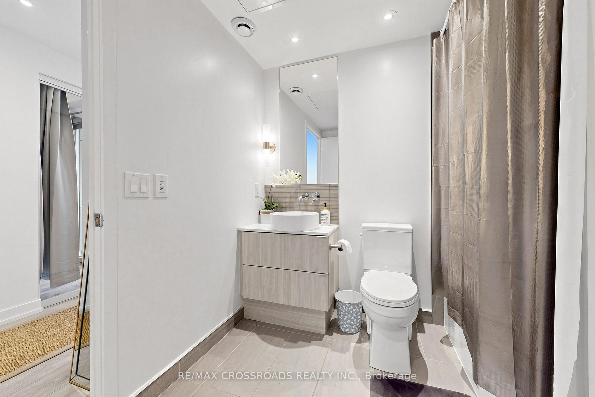 Photo 23 of 161 Roehampton Ave Apt: 4206 Avenue, Toronto, Mount Pleasant West — HOMEH
