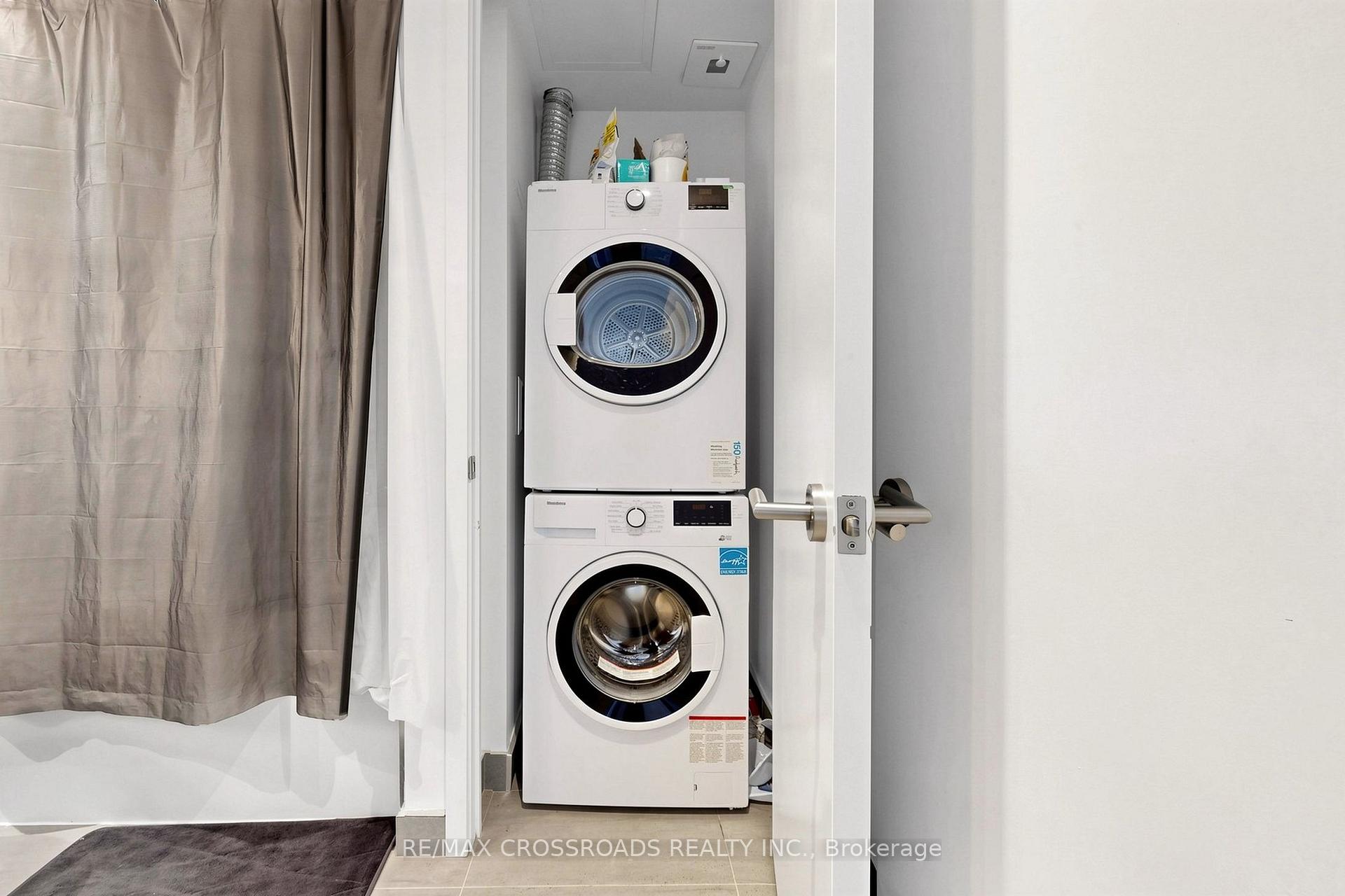 Photo 24 of 161 Roehampton Ave Apt: 4206 Avenue, Toronto, Mount Pleasant West — HOMEH