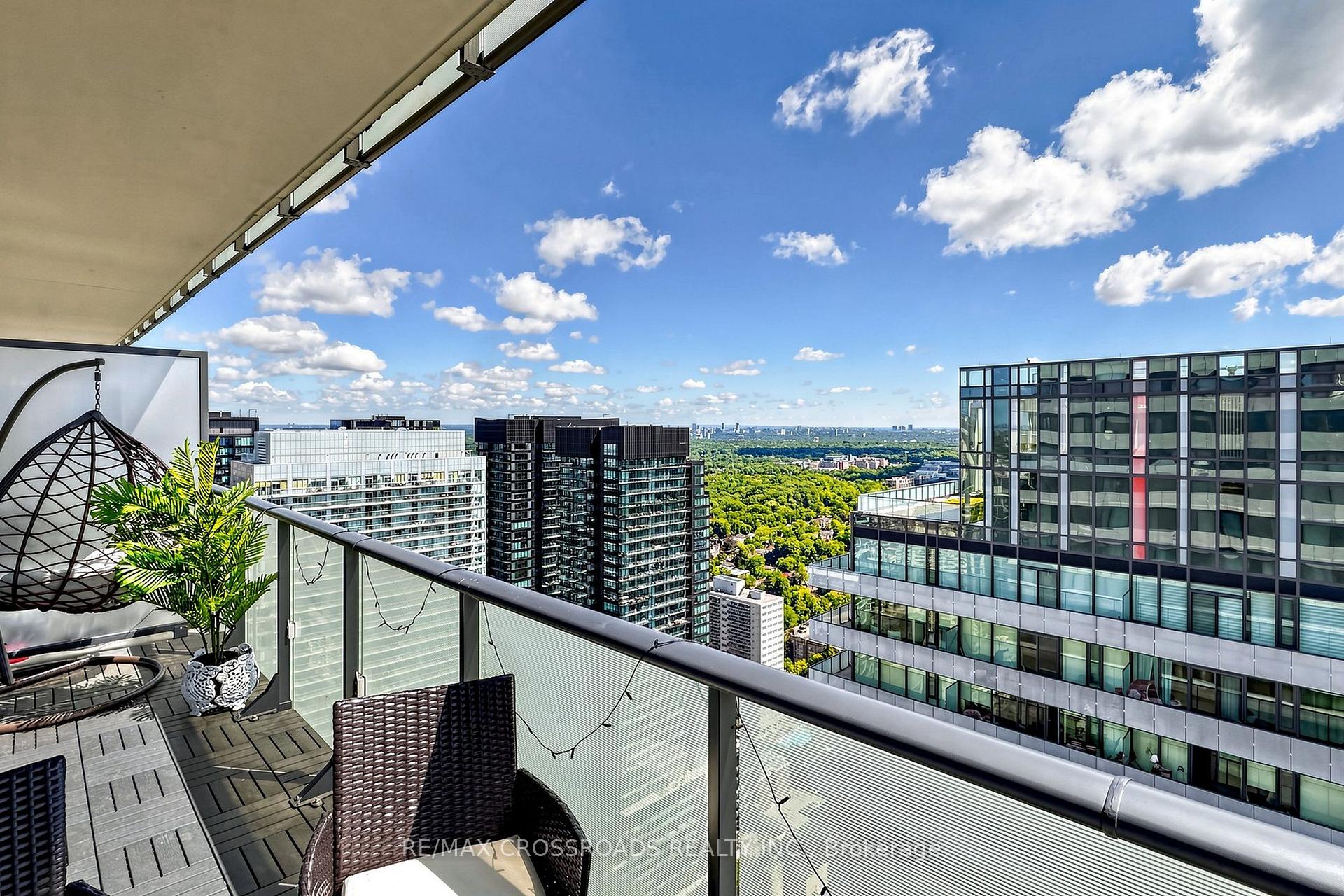Photo 32 of 161 Roehampton Ave Apt: 4206 Avenue, Toronto, Mount Pleasant West — HOMEH