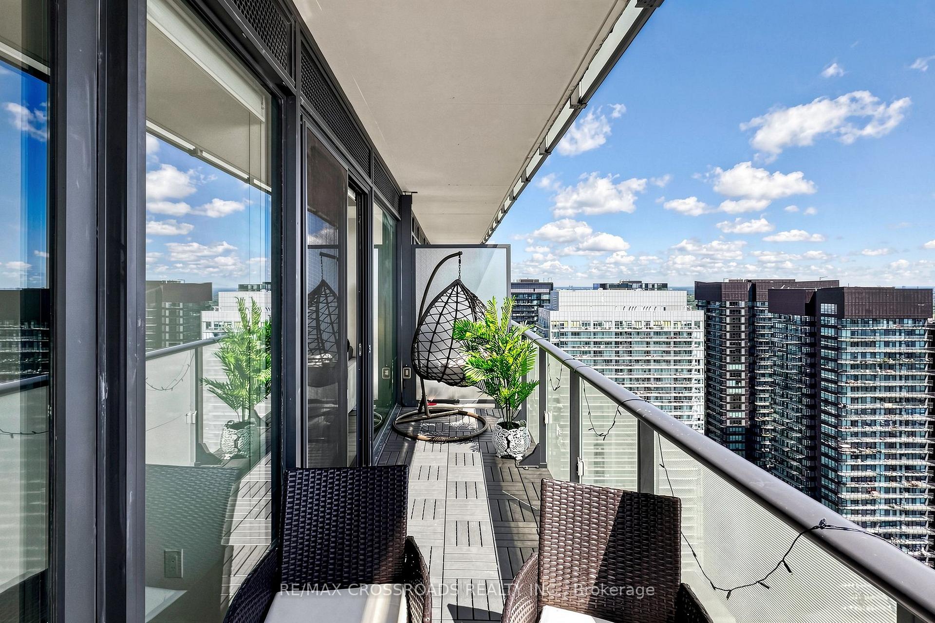 Photo 33 of 161 Roehampton Ave Apt: 4206 Avenue, Toronto, Mount Pleasant West — HOMEH
