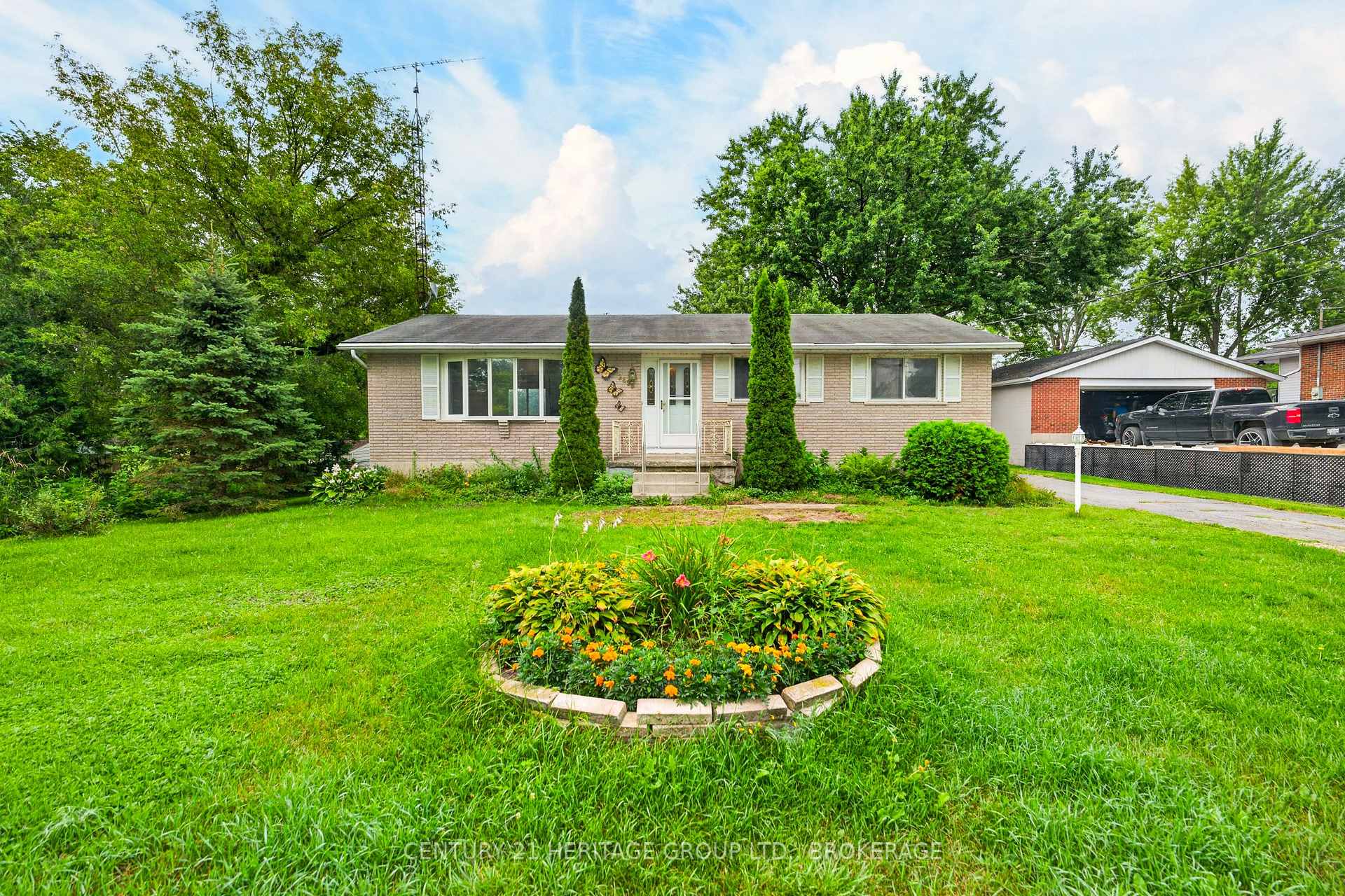 Photo 2 of 2496 Leeman Lane, Kingston, City North of 401 — HOMEH