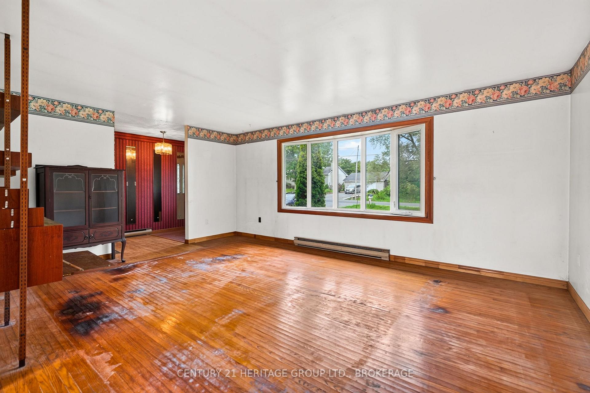 Photo 7 of 2496 Leeman Lane, Kingston, City North of 401 — HOMEH