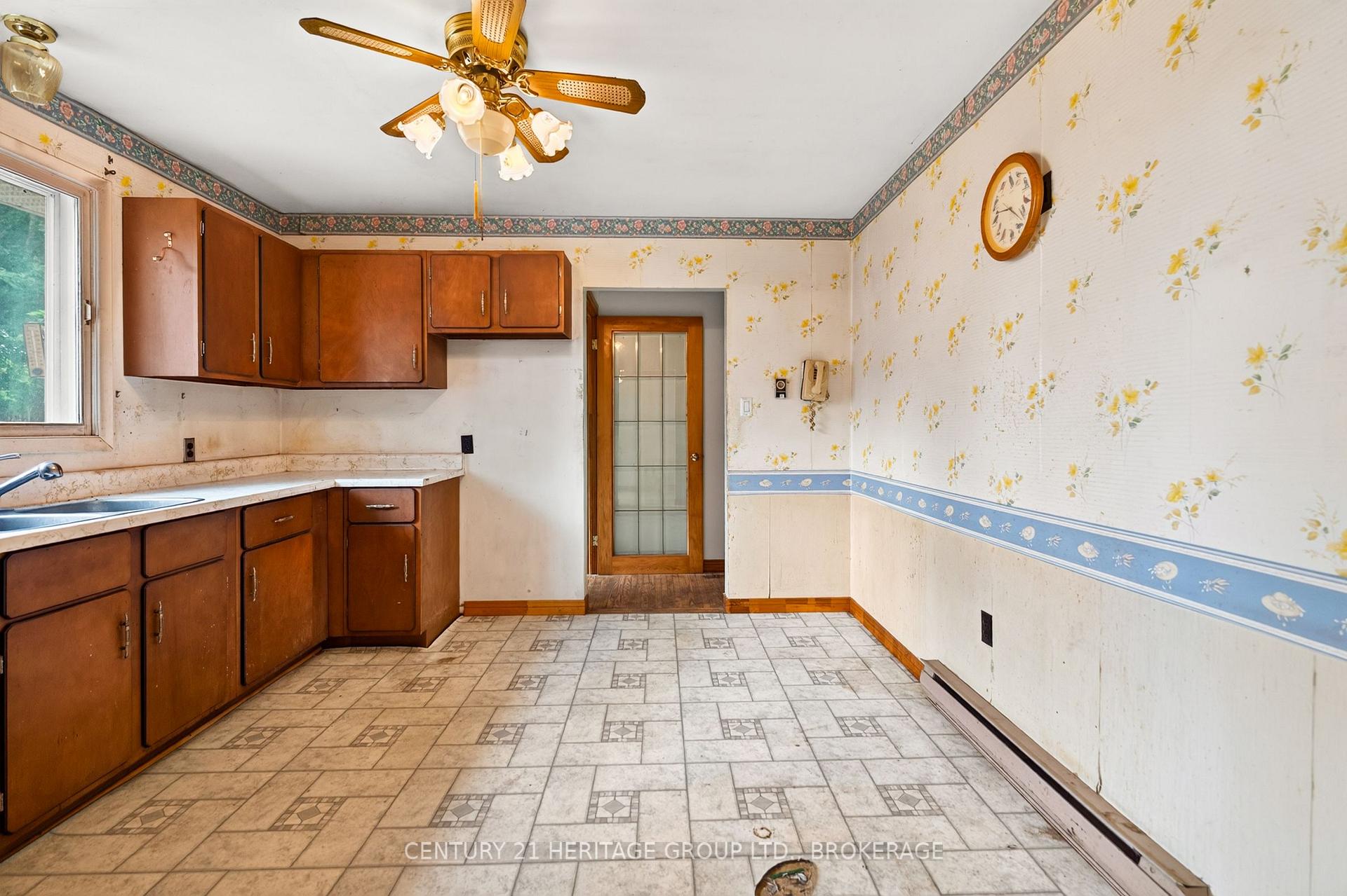 Photo 8 of 2496 Leeman Lane, Kingston, City North of 401 — HOMEH