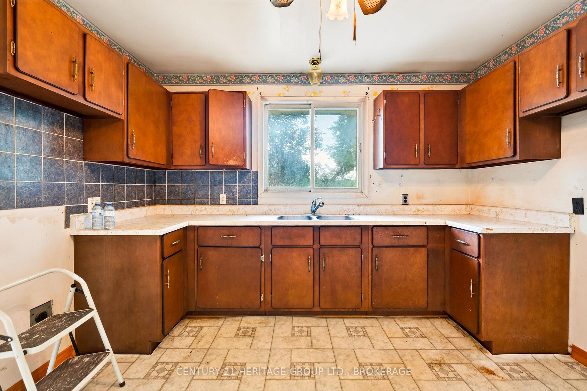Photo 9 of 2496 Leeman Lane, Kingston, City North of 401 — HOMEH