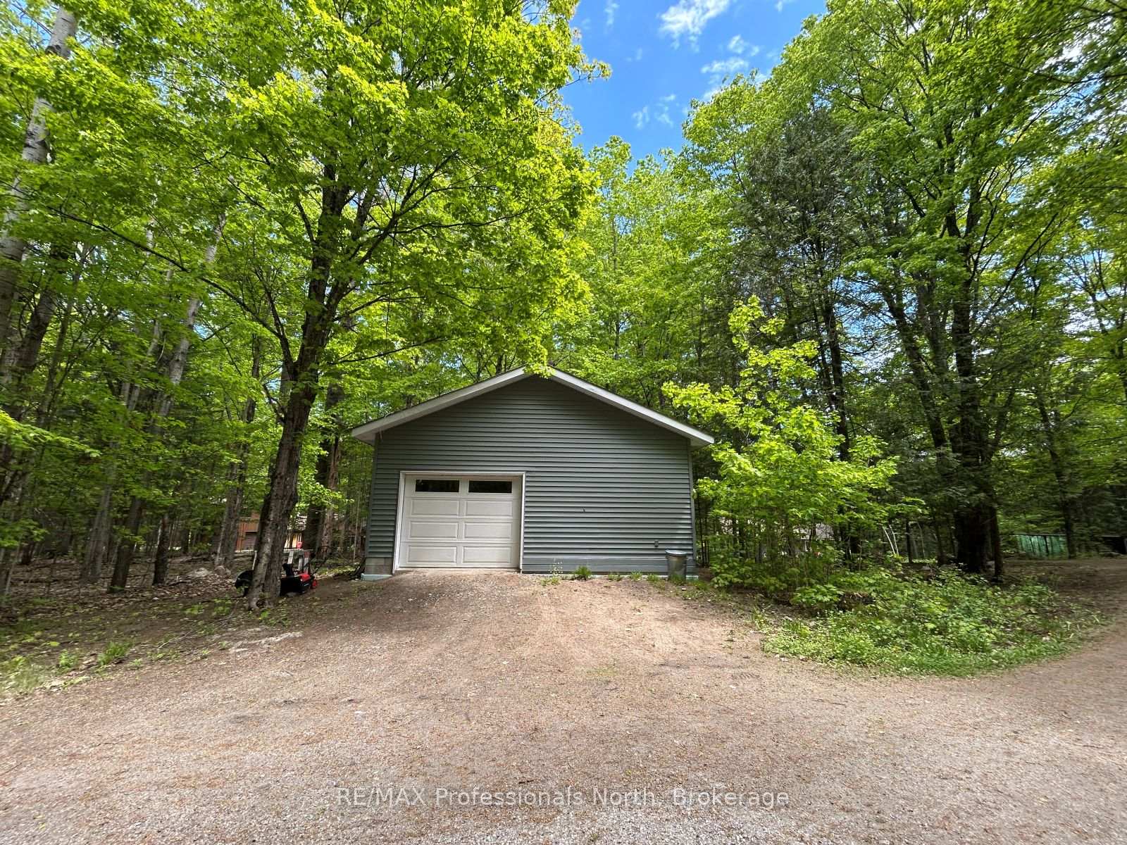 Photo 13 of 1048 Elk Drive, Dysart et al, Guilford — HOMEH