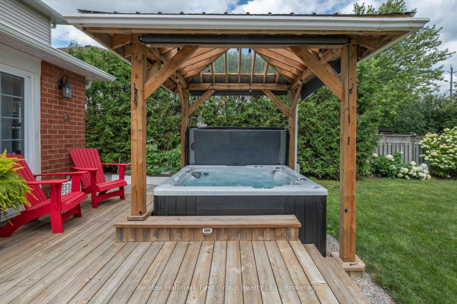 Photo 4 of 24 Strathmanor Drive, Clarington, Bowmanville — HOMEH