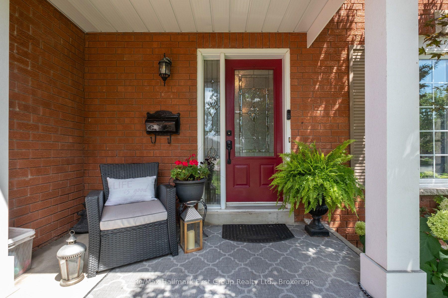 Photo 8 of 24 Strathmanor Drive, Clarington, Bowmanville — HOMEH
