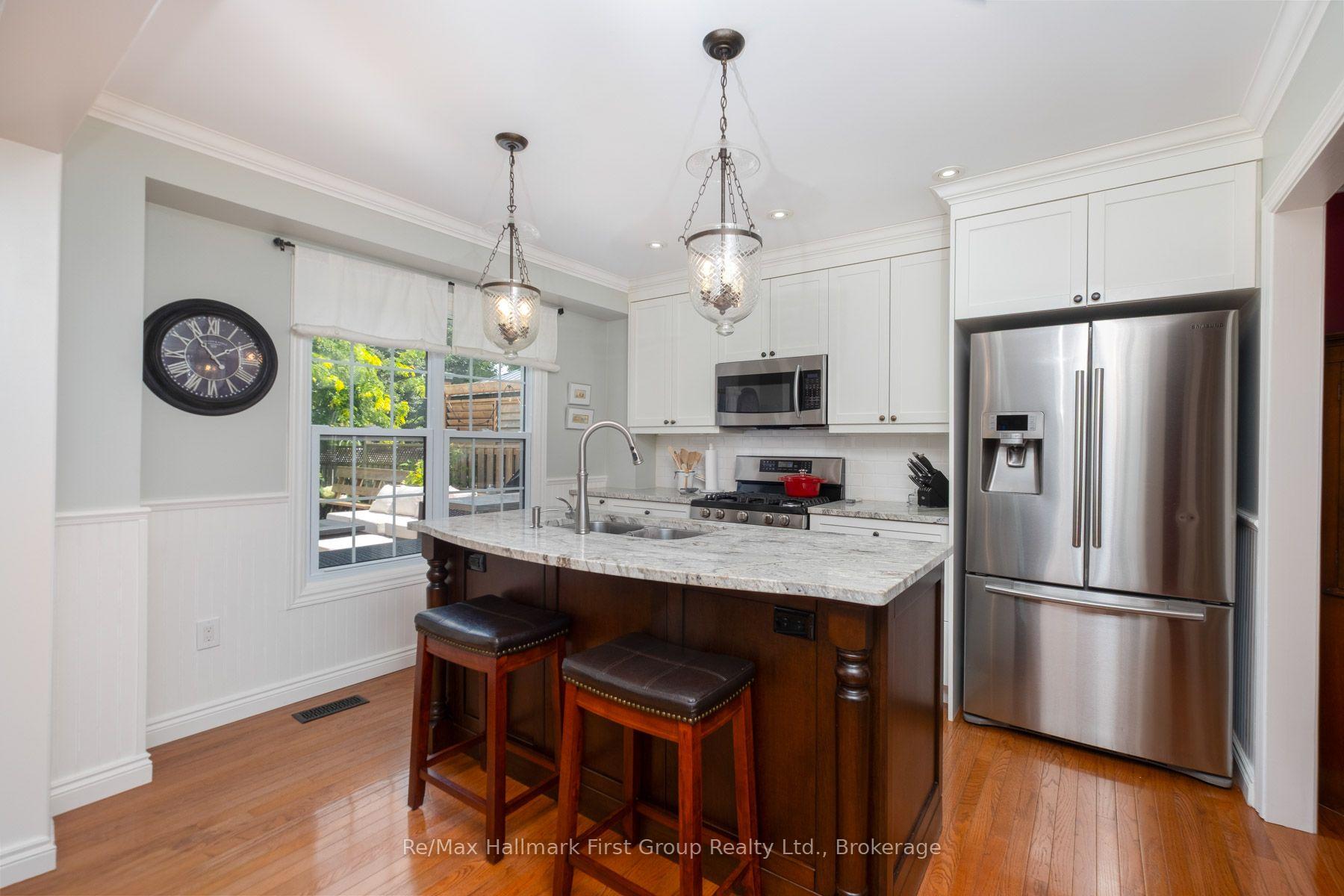 Photo 10 of 24 Strathmanor Drive, Clarington, Bowmanville — HOMEH