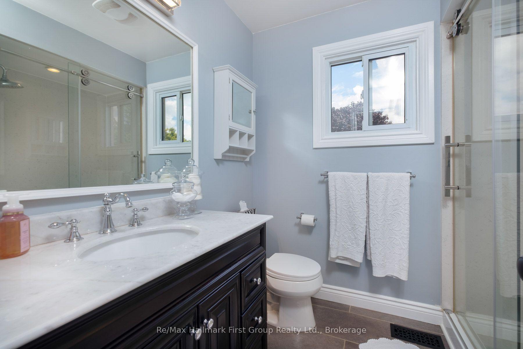 Photo 17 of 24 Strathmanor Drive, Clarington, Bowmanville — HOMEH