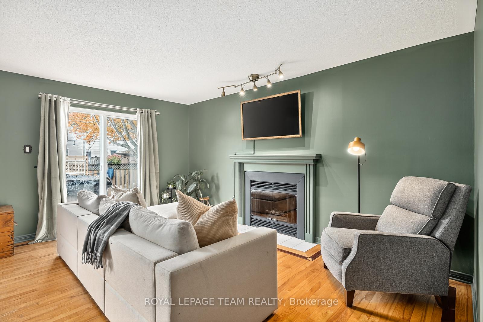 Photo 13 of 77 Armagh Way, Ottawa, Barrhaven - Longfields — HOMEH