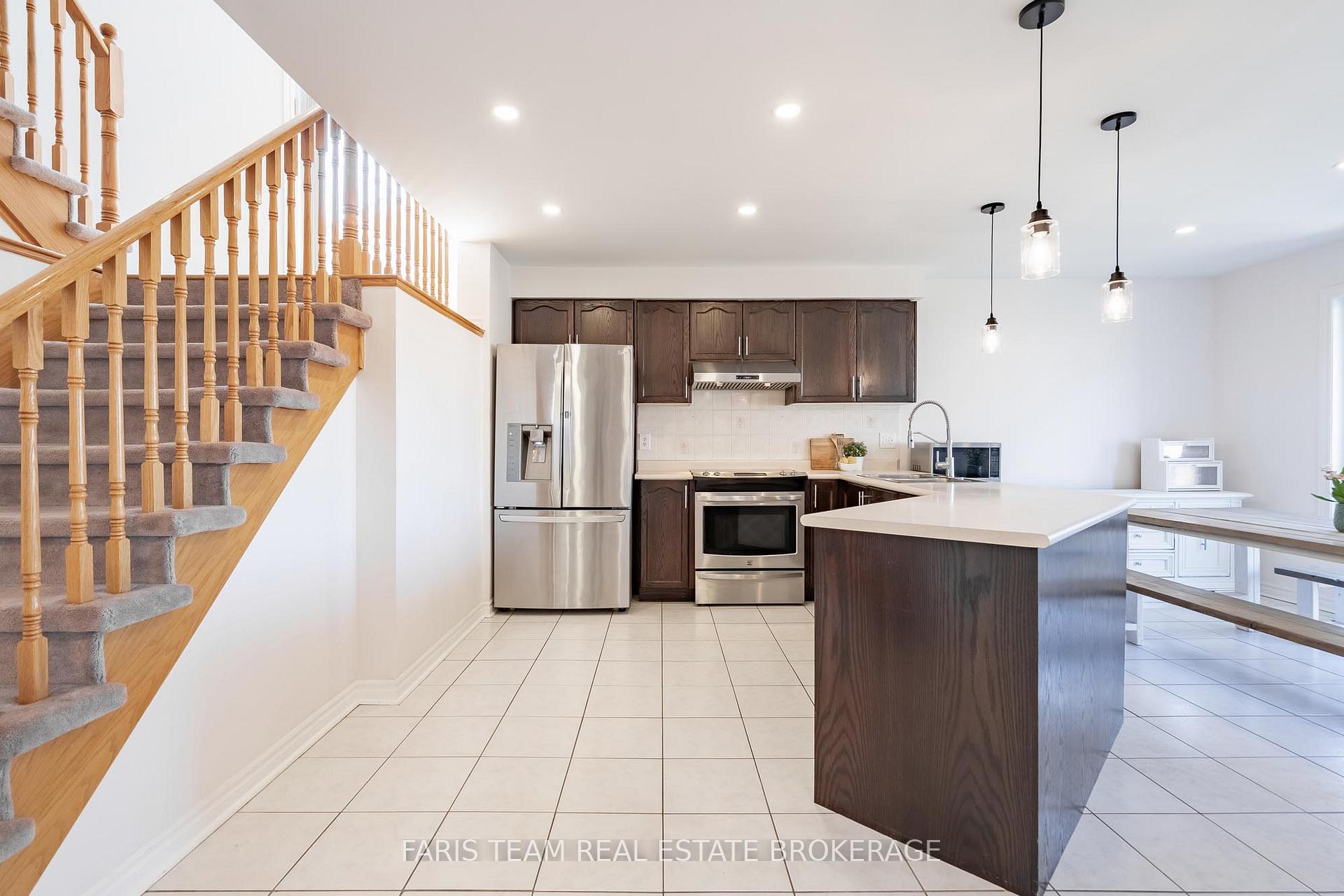 Photo 13 of 4 Whispering Pine Place, Barrie, Bayshore — HOMEH