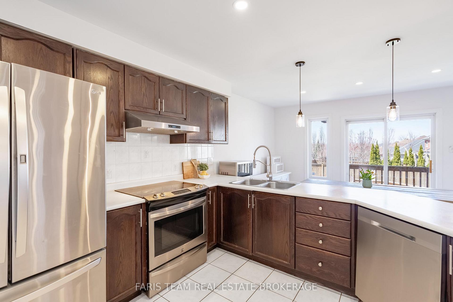 Photo 16 of 4 Whispering Pine Place, Barrie, Bayshore — HOMEH