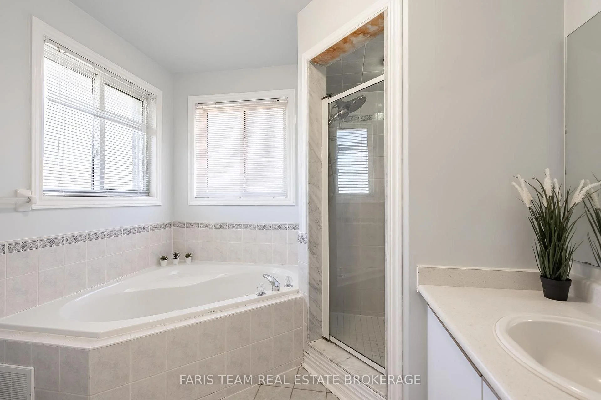 Photo 68 of 4 Whispering Pine Place, Barrie, Bayshore — HOMEH