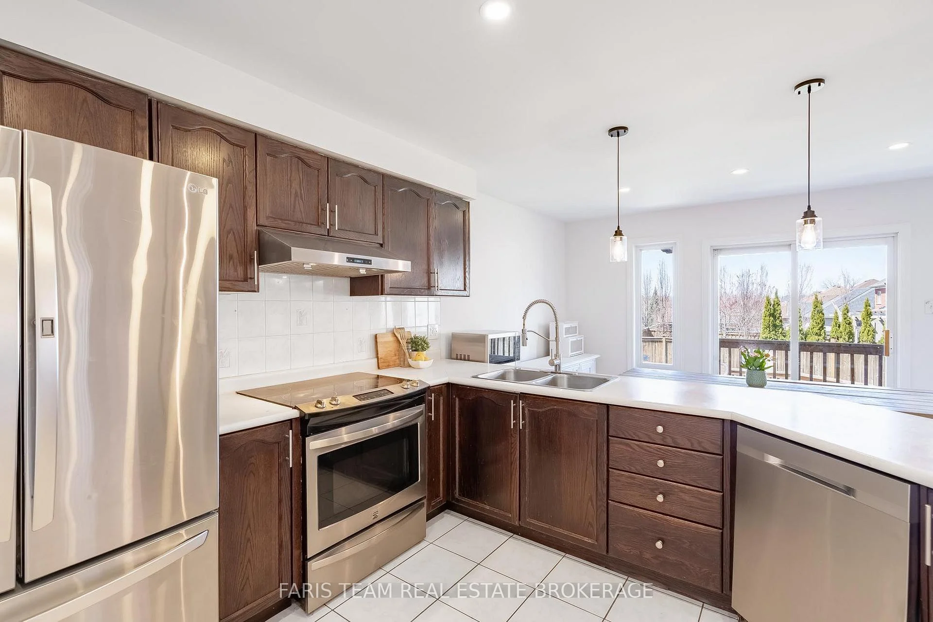 Photo 15 of 4 Whispering Pine Place, Barrie, Bayshore — HOMEH