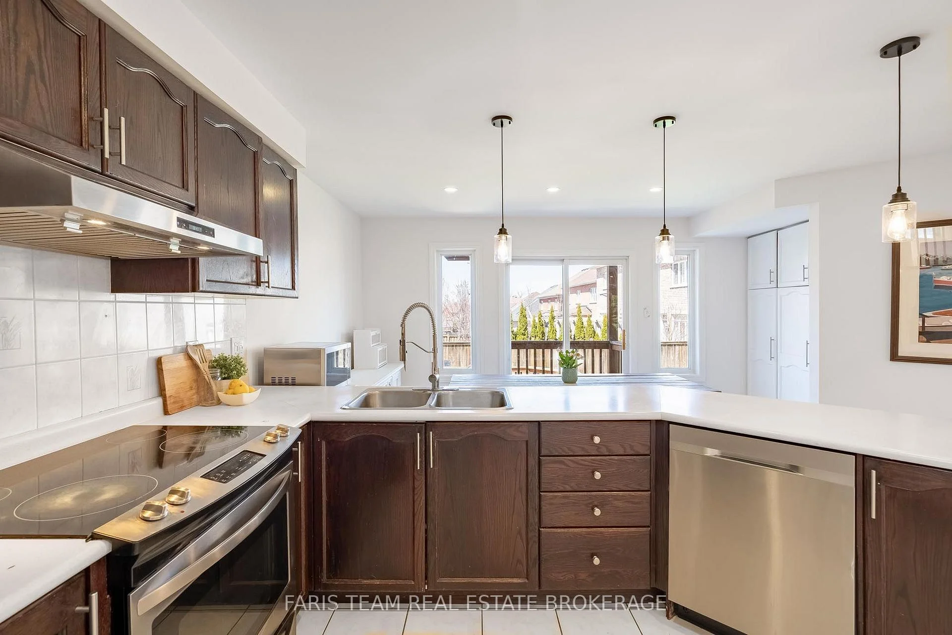 Photo 18 of 4 Whispering Pine Place, Barrie, Bayshore — HOMEH