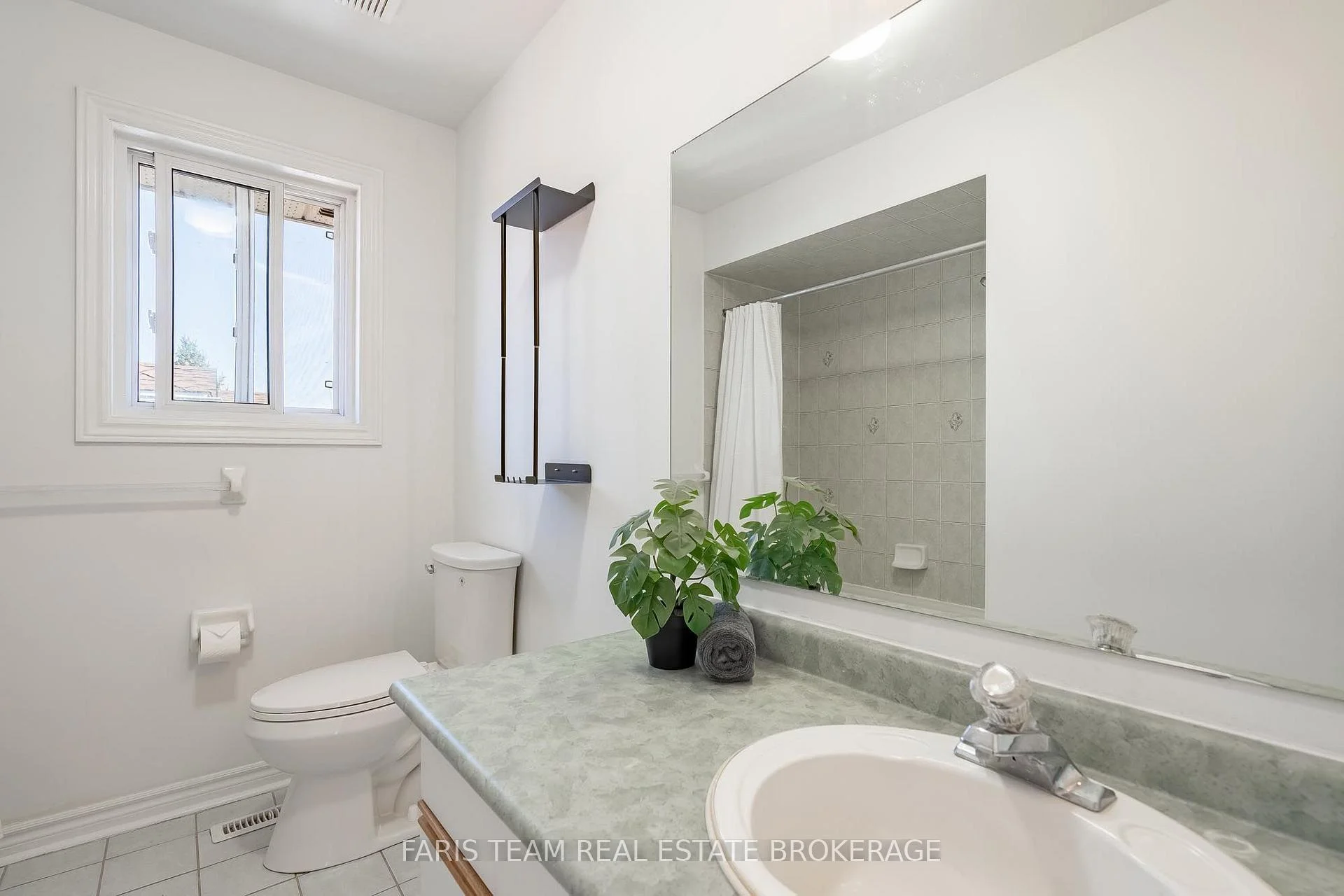 Photo 75 of 4 Whispering Pine Place, Barrie, Bayshore — HOMEH