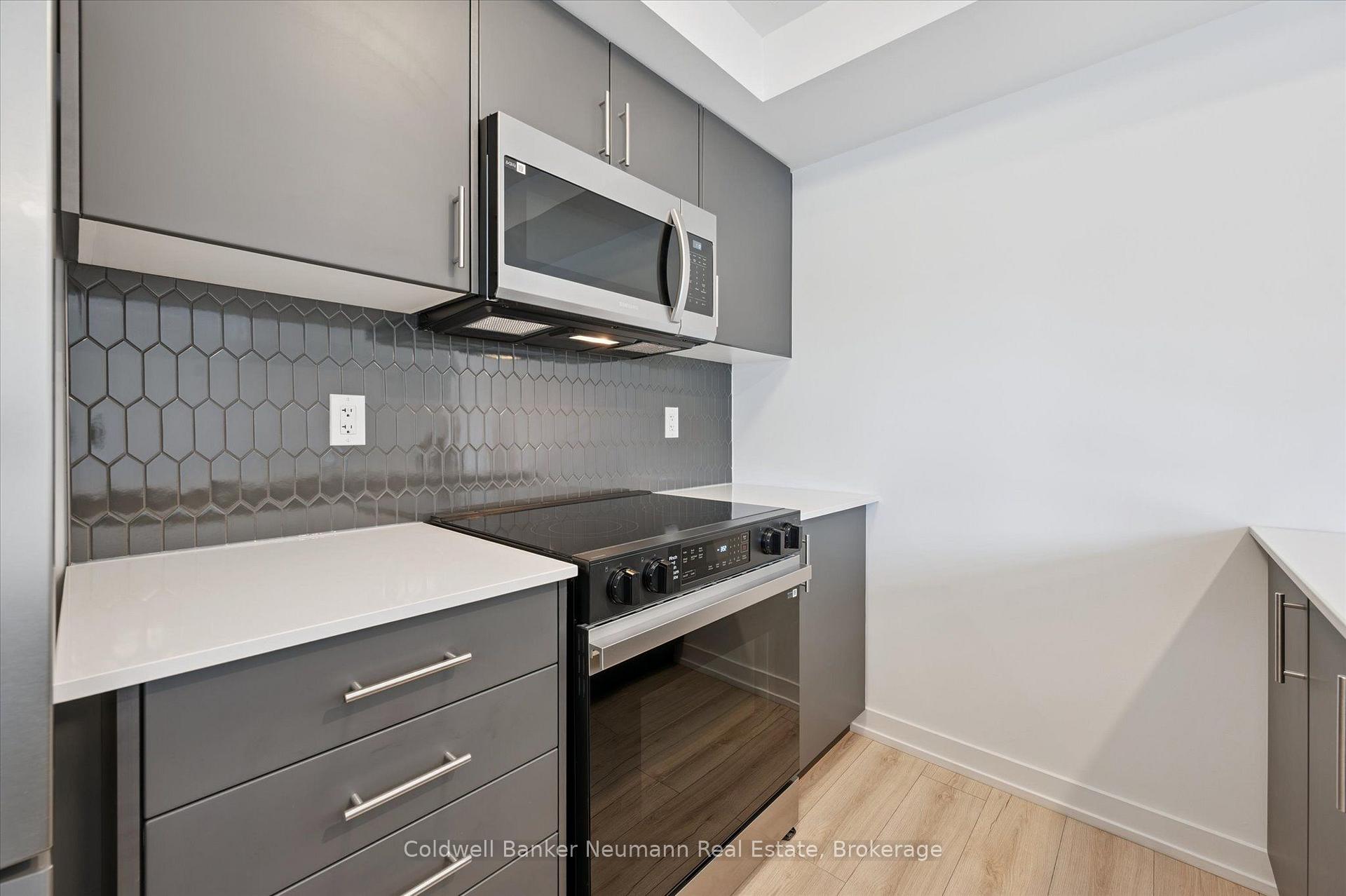 Front of Unit 25, 940 St David Street N