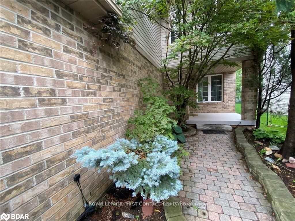 Photo 3 of 41 Copeman Crescent, Barrie, Painswick North — HOMEH