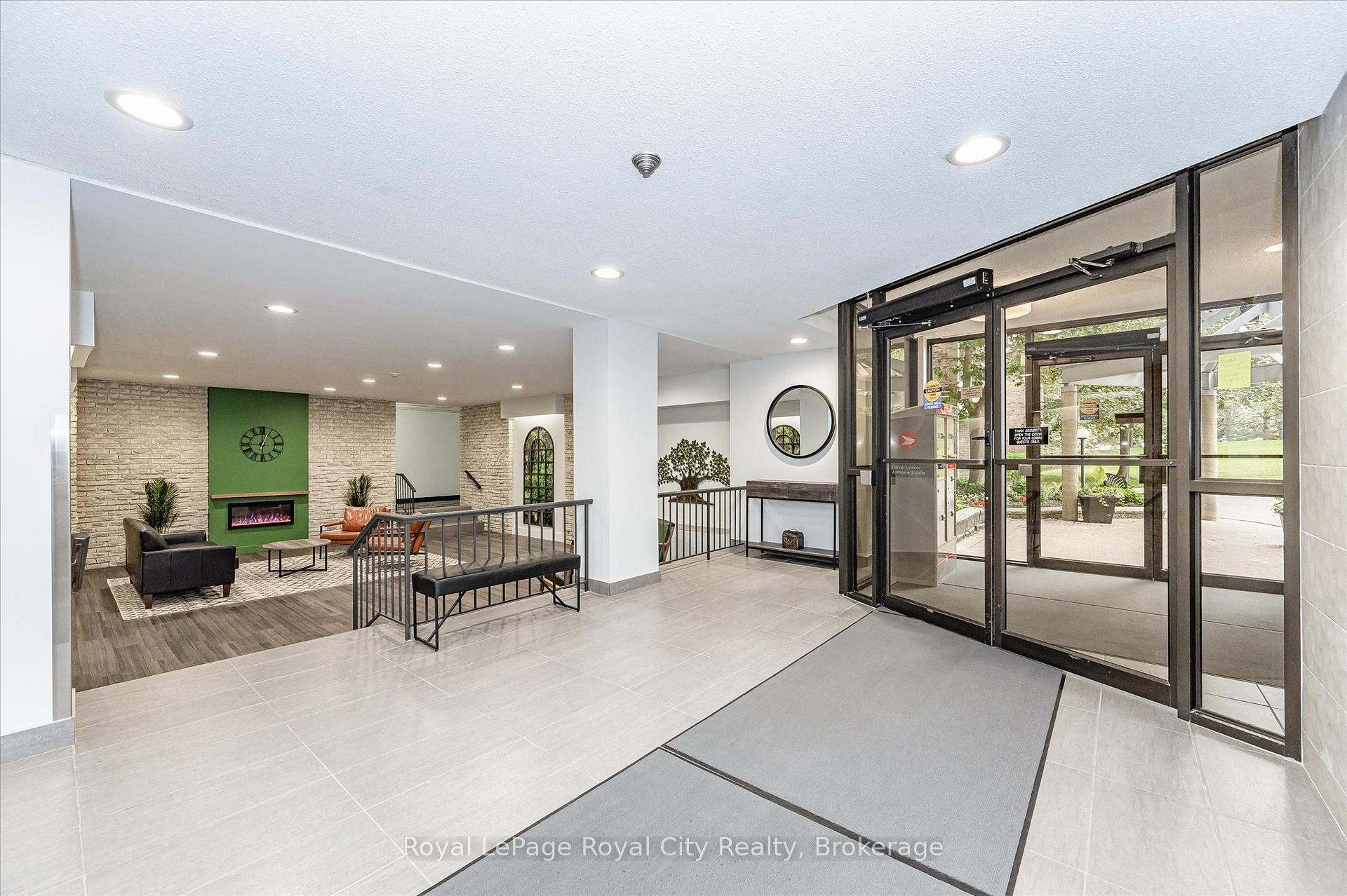 Photo 5 of Unit 607, 93 Westwood Road, Guelph, Willow West/Sugarbush/West Acres — HOMEH