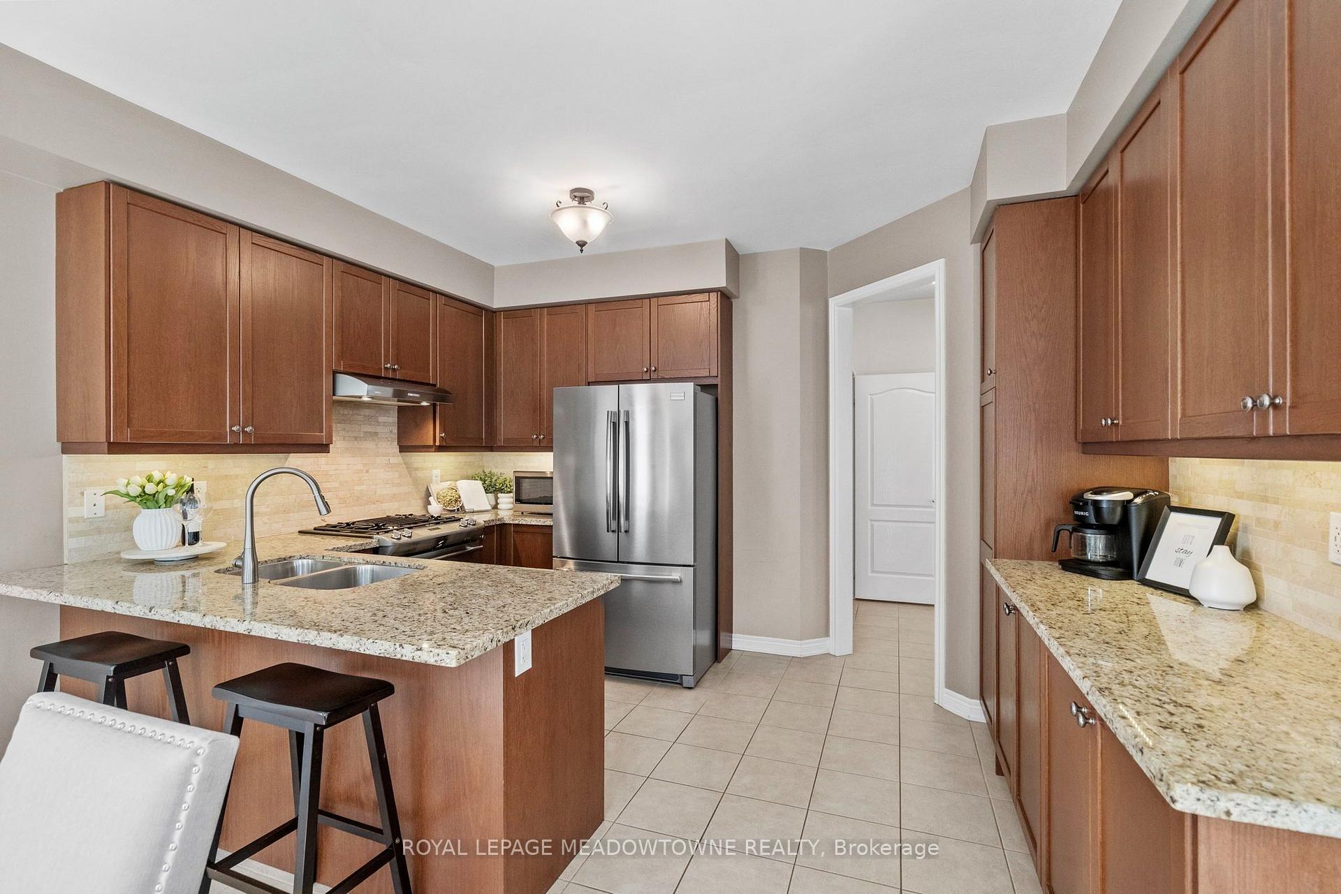 Photo 32 of 395 Malboeuf Court, Milton, Scott — HOMEH