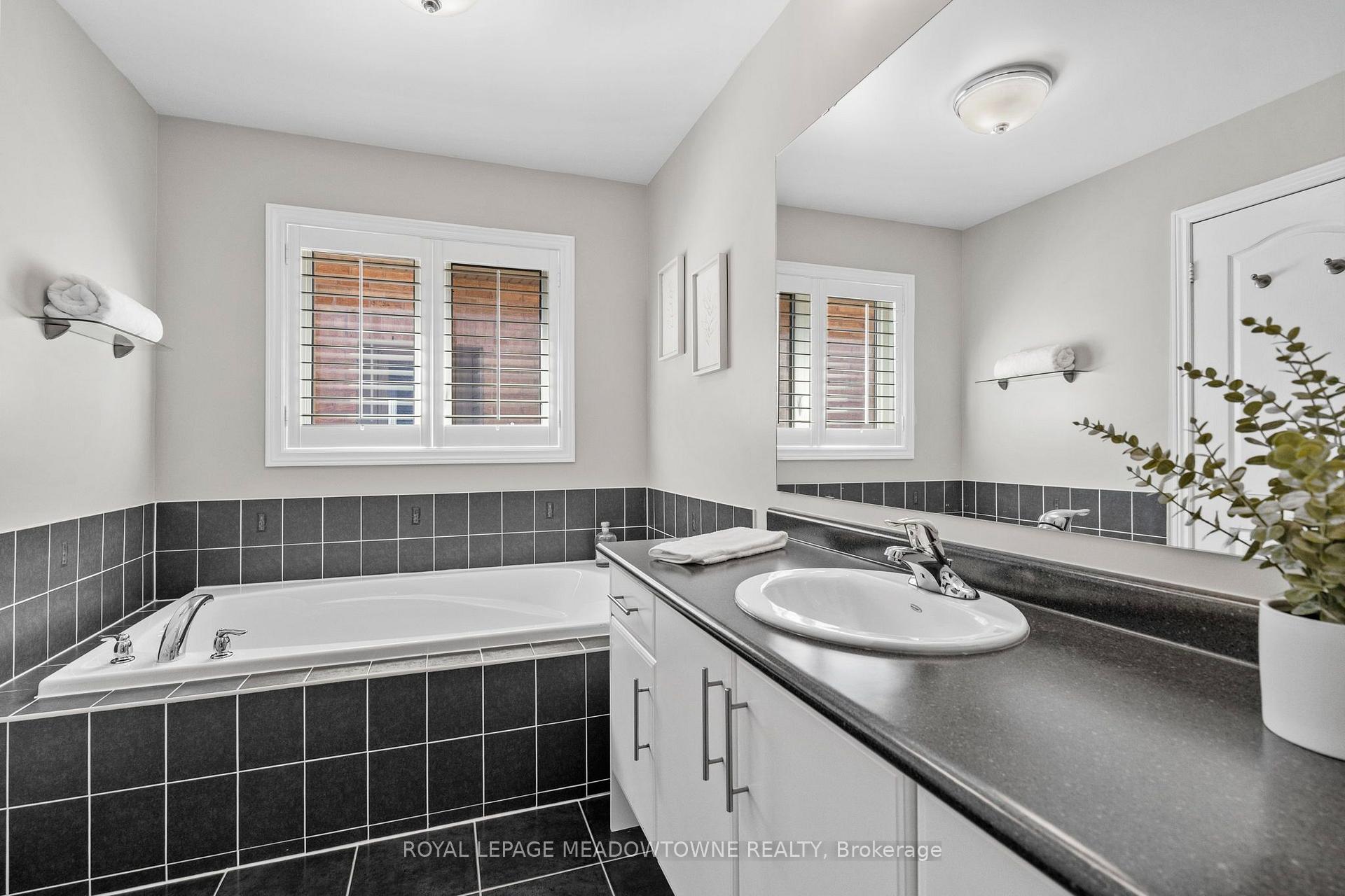 Photo 62 of 395 Malboeuf Court, Milton, Scott — HOMEH