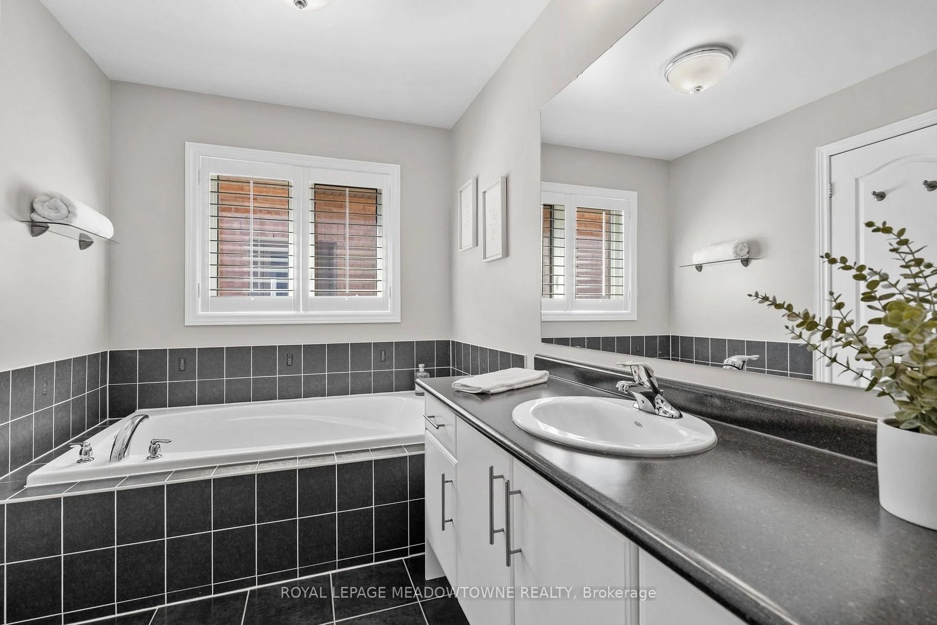 Photo 41 of 395 Malboeuf Court, Milton, Scott — HOMEH