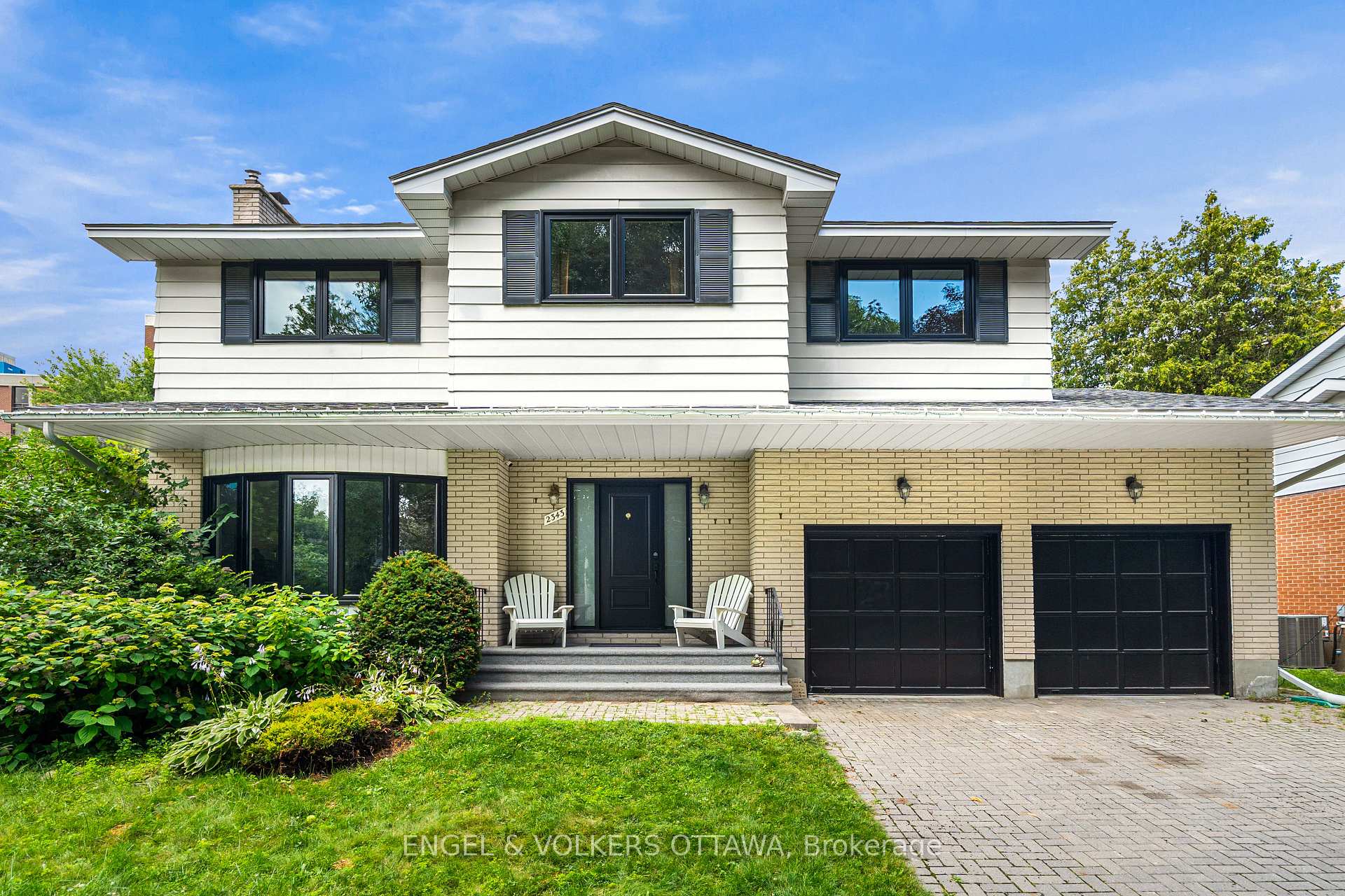 Front of 2343 Whitehaven Crescent