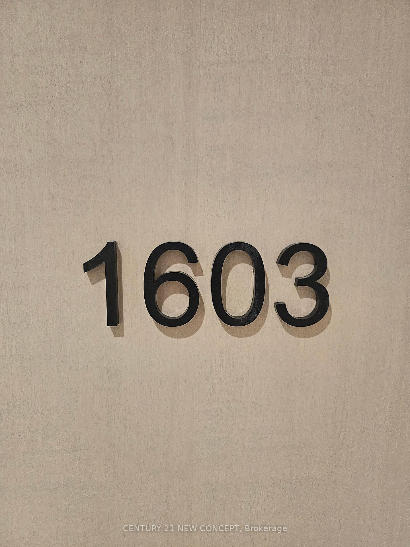 Front of Unit 1603, 280 Dundas Street W
