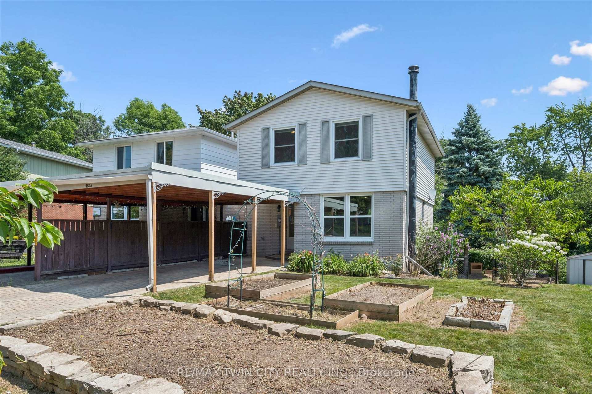 Photo 3 of Unit A, 488 Glenelm Crescent, Waterloo, Lakeshore Village — HOMEH