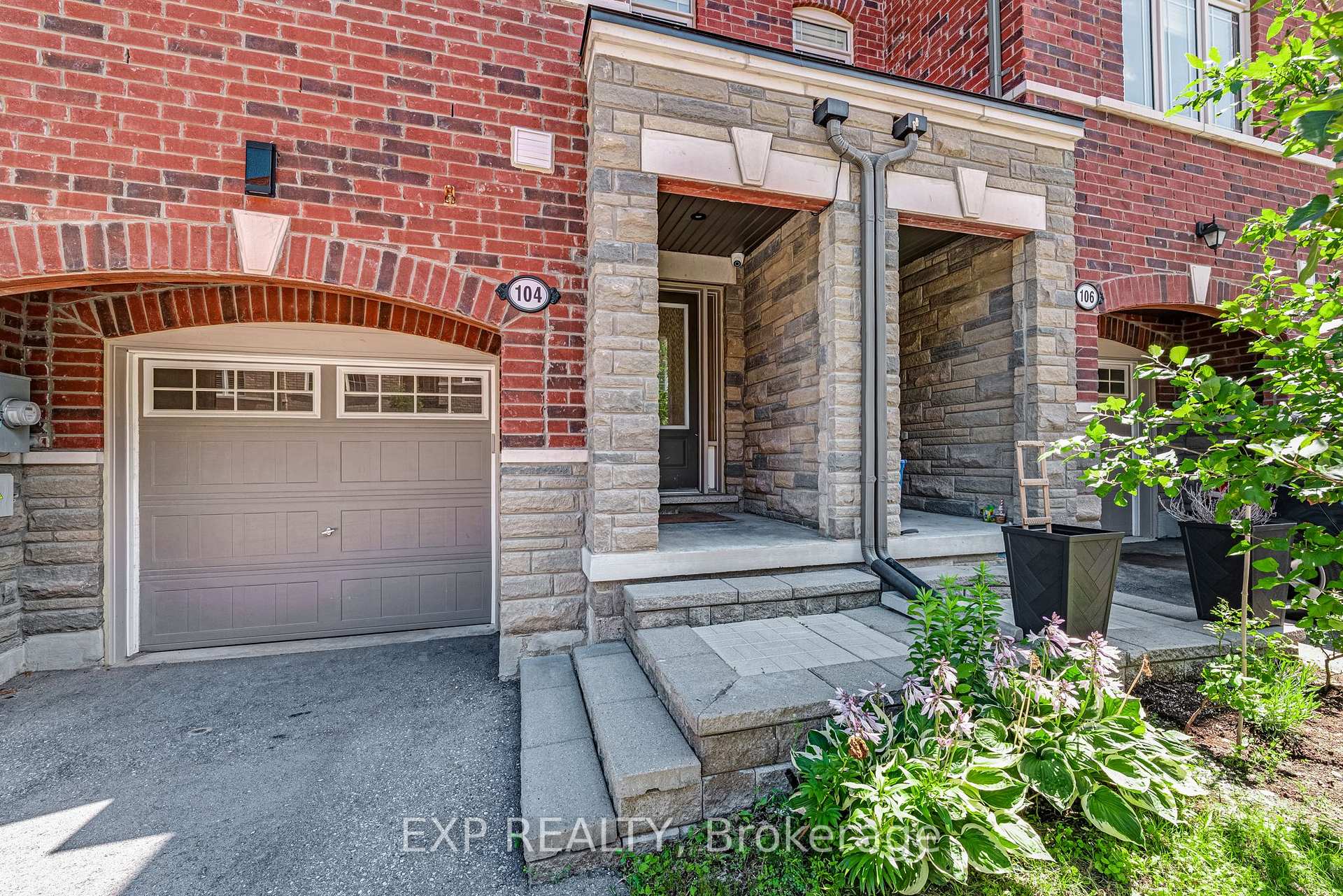 Photo 2 of 104 Gordon Circle, Newmarket, Gorham-College Manor — HOMEH