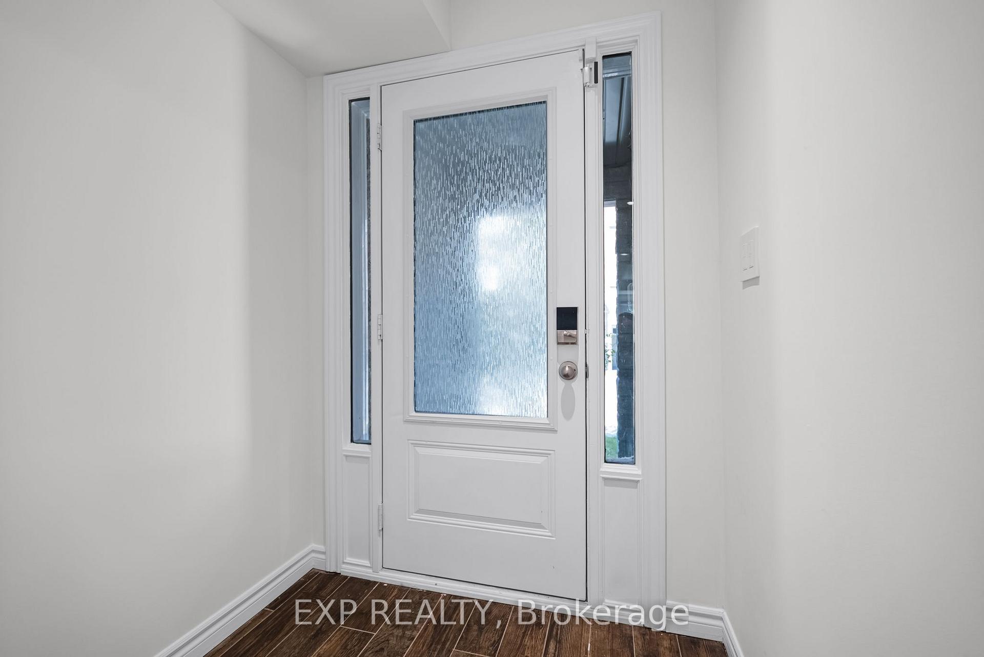 Photo 3 of 104 Gordon Circle, Newmarket, Gorham-College Manor — HOMEH