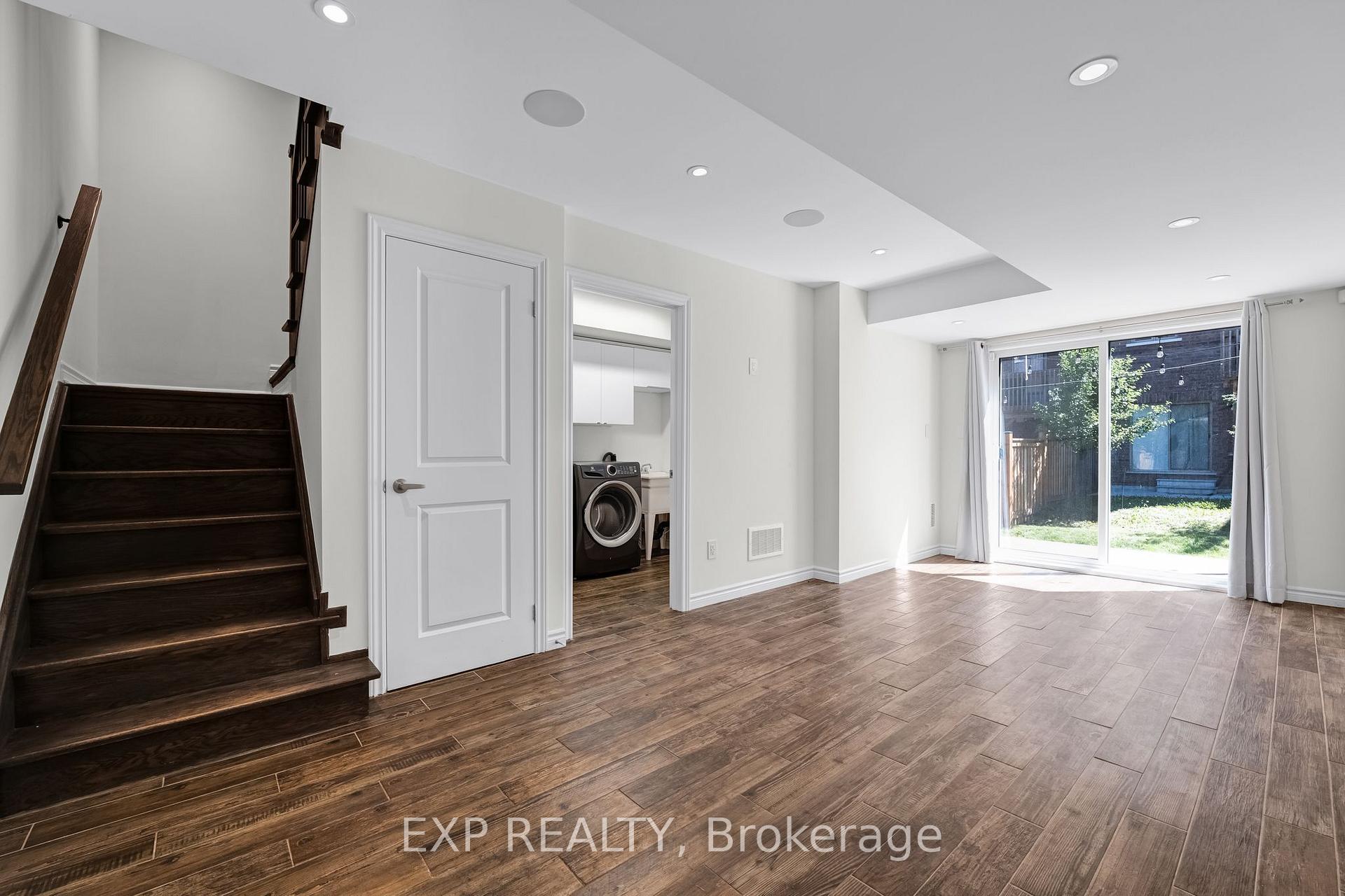 Photo 6 of 104 Gordon Circle, Newmarket, Gorham-College Manor — HOMEH