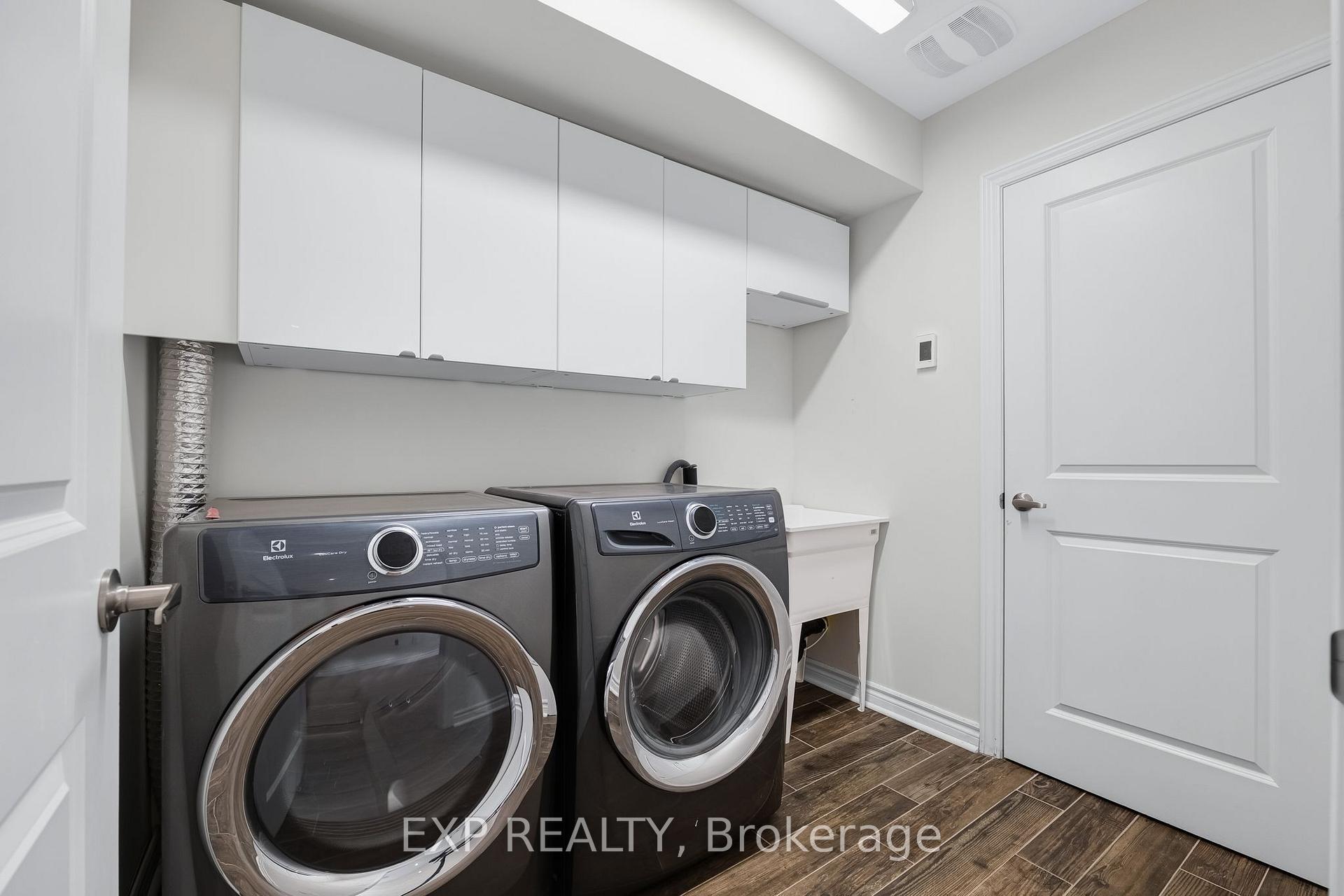 Photo 7 of 104 Gordon Circle, Newmarket, Gorham-College Manor — HOMEH