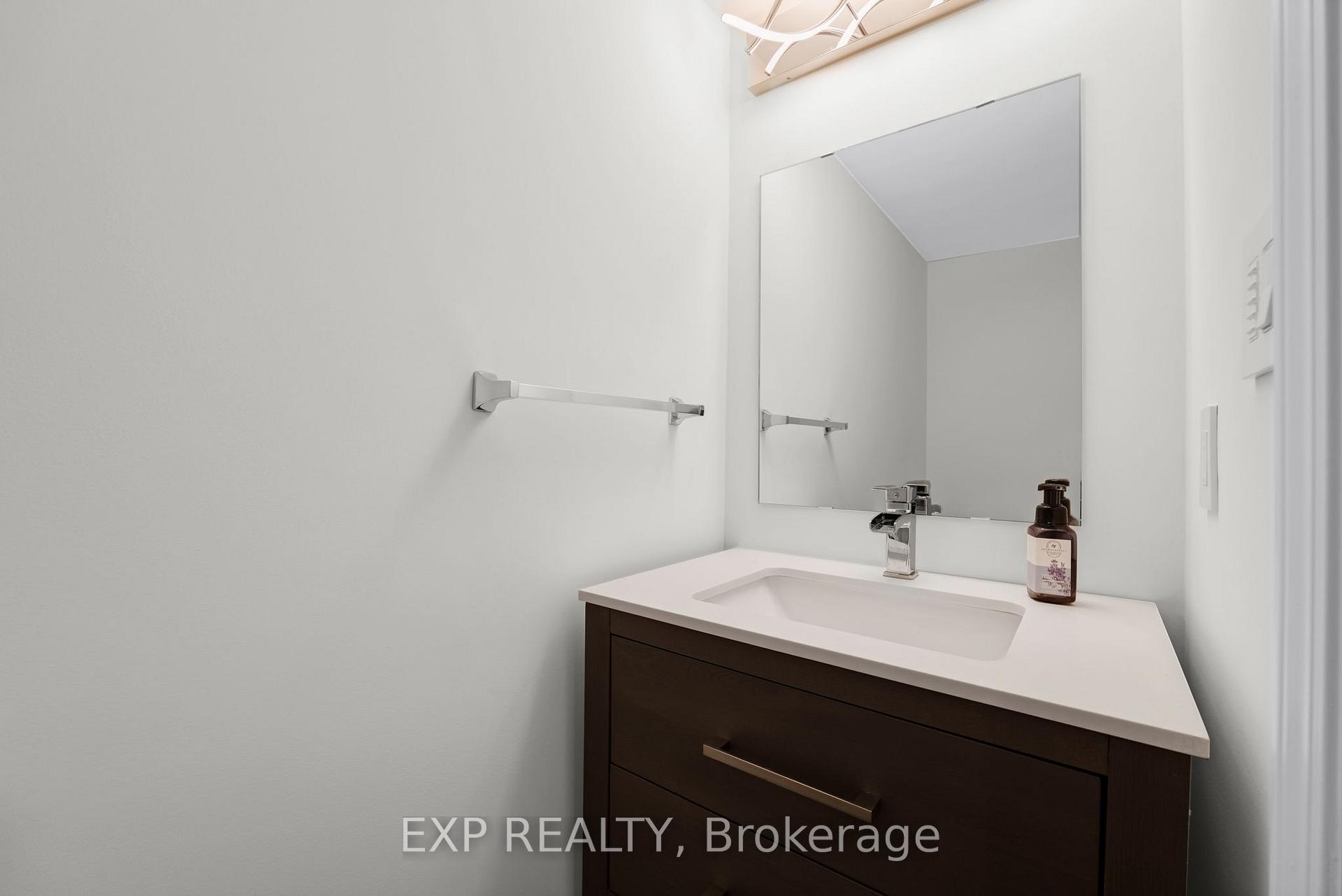 Photo 8 of 104 Gordon Circle, Newmarket, Gorham-College Manor — HOMEH