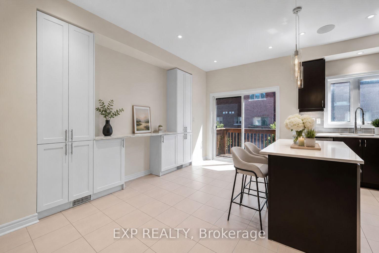 Photo 10 of 104 Gordon Circle, Newmarket, Gorham-College Manor — HOMEH