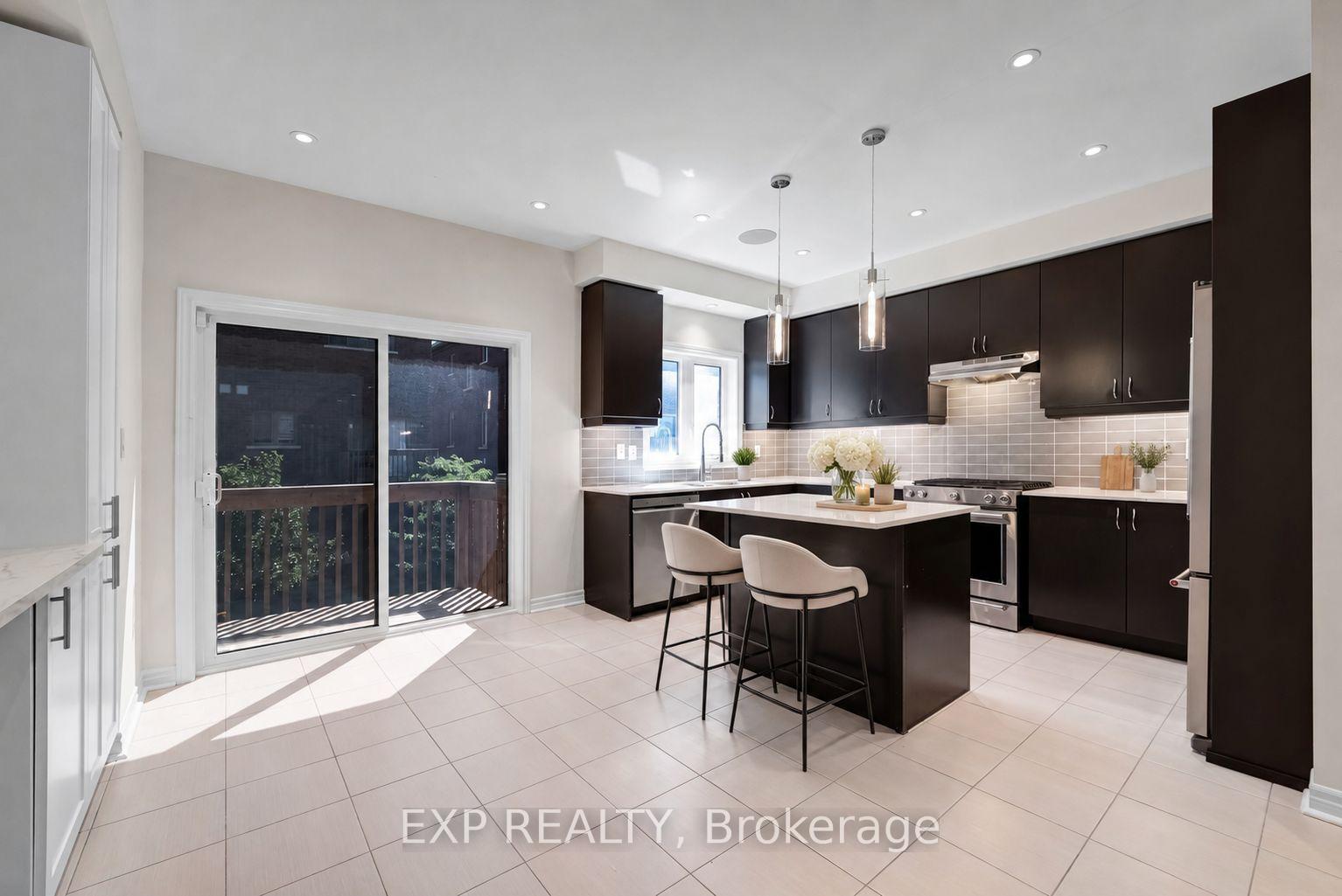 Photo 11 of 104 Gordon Circle, Newmarket, Gorham-College Manor — HOMEH