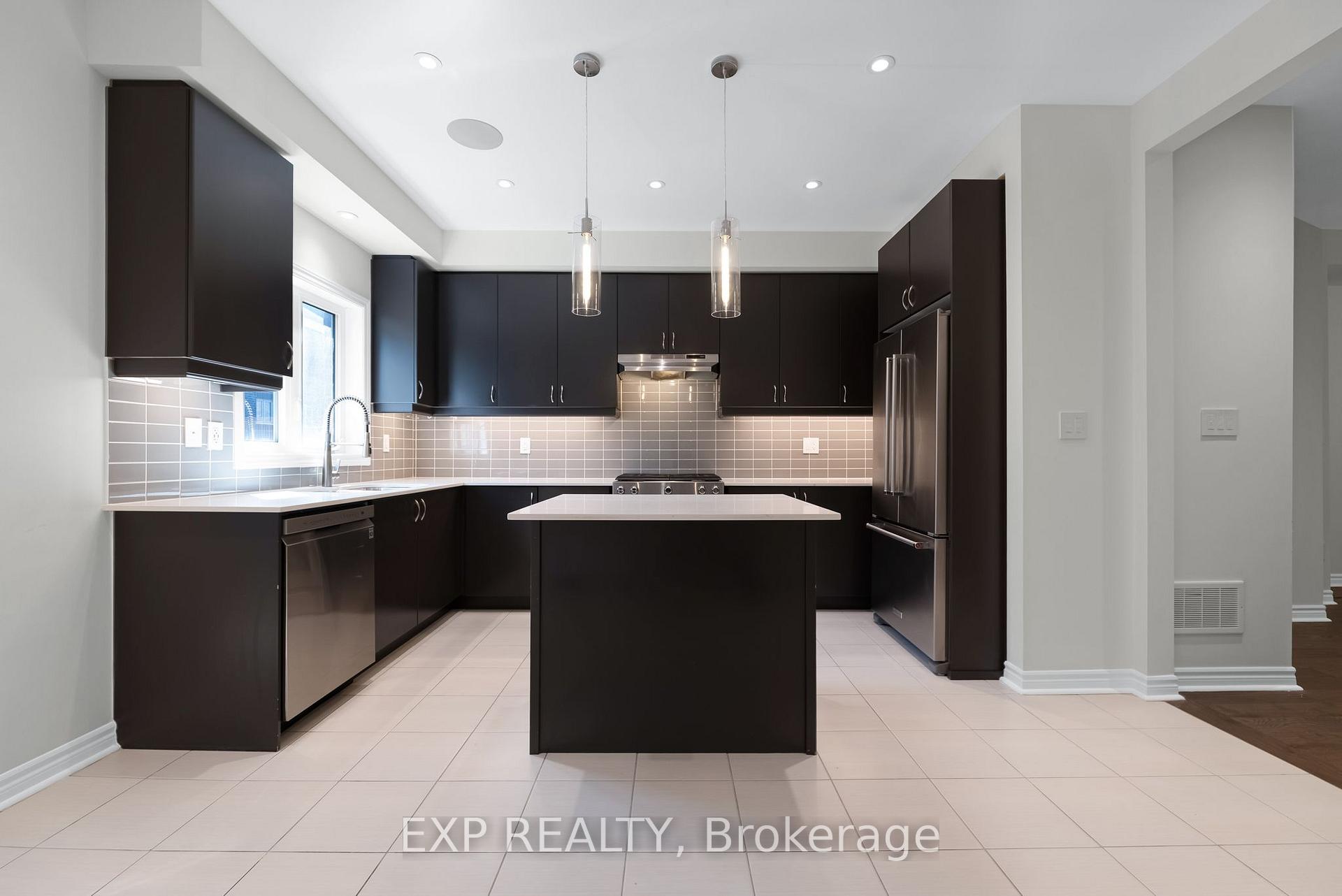 Photo 12 of 104 Gordon Circle, Newmarket, Gorham-College Manor — HOMEH