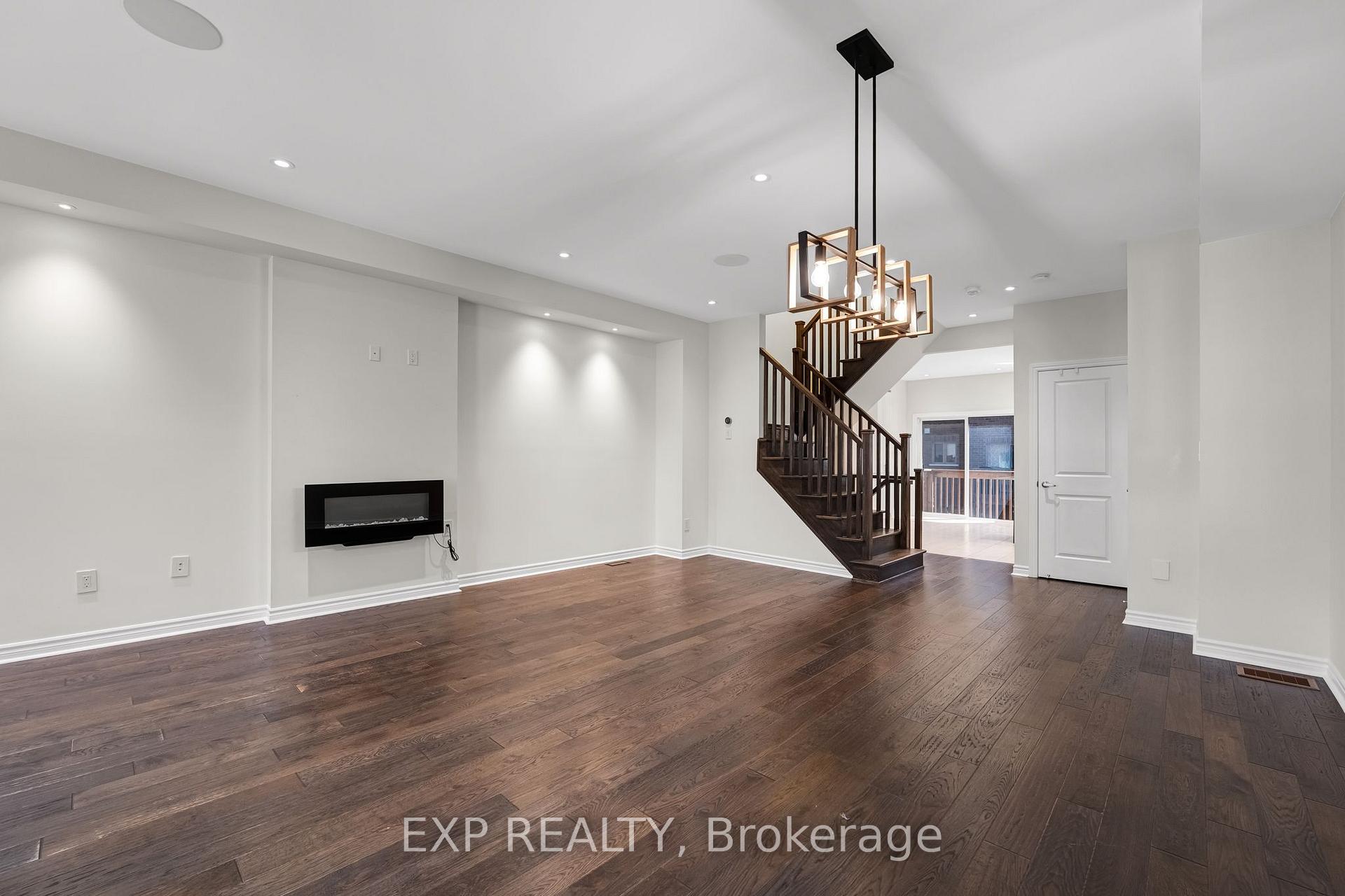 Photo 17 of 104 Gordon Circle, Newmarket, Gorham-College Manor — HOMEH