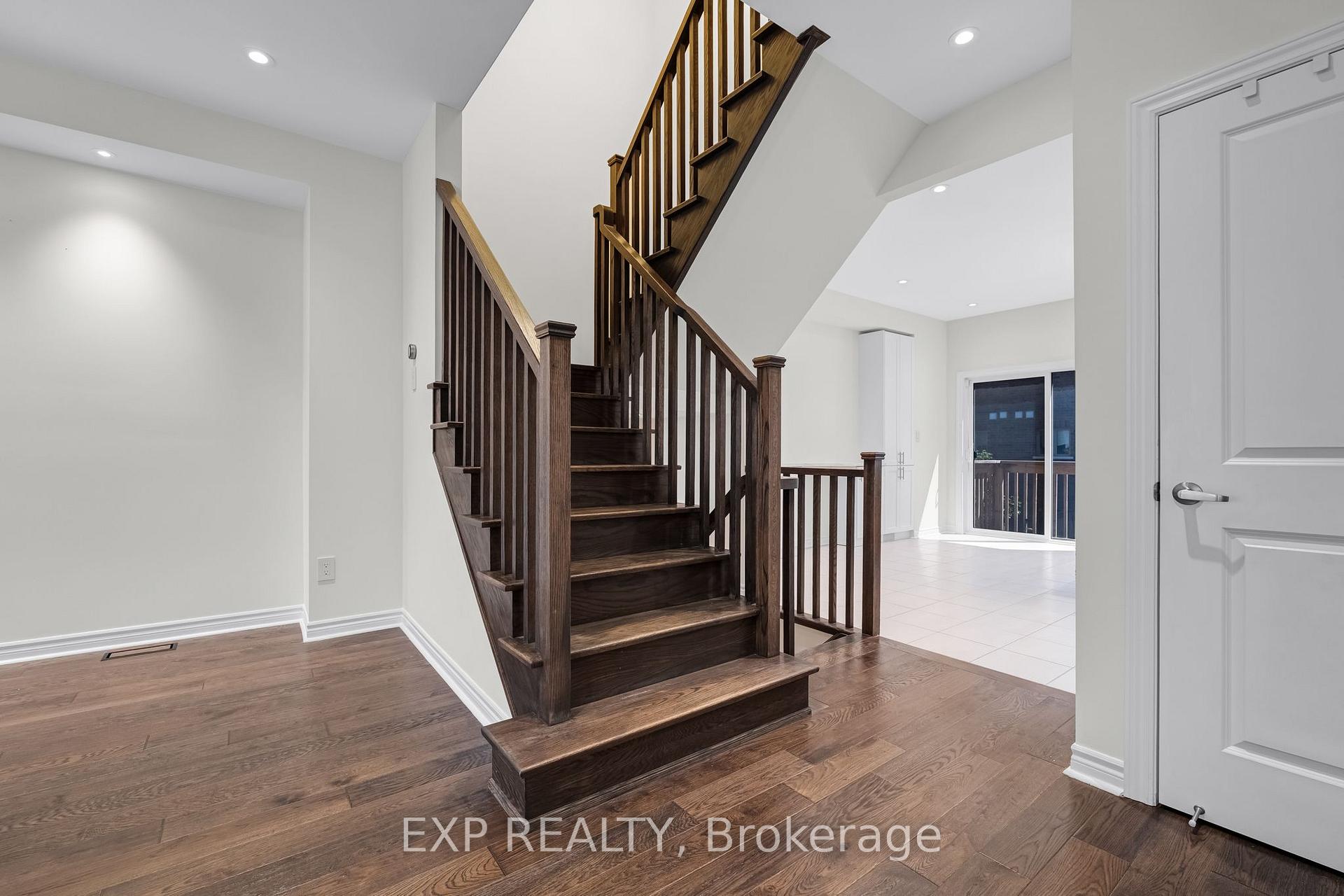 Photo 19 of 104 Gordon Circle, Newmarket, Gorham-College Manor — HOMEH