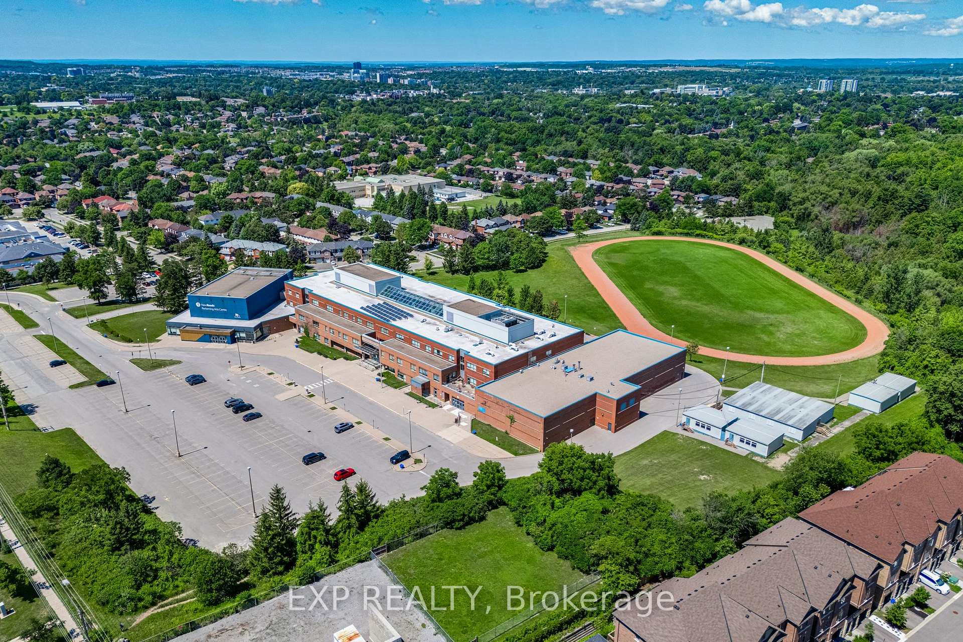 Photo 40 of 104 Gordon Circle, Newmarket, Gorham-College Manor — HOMEH