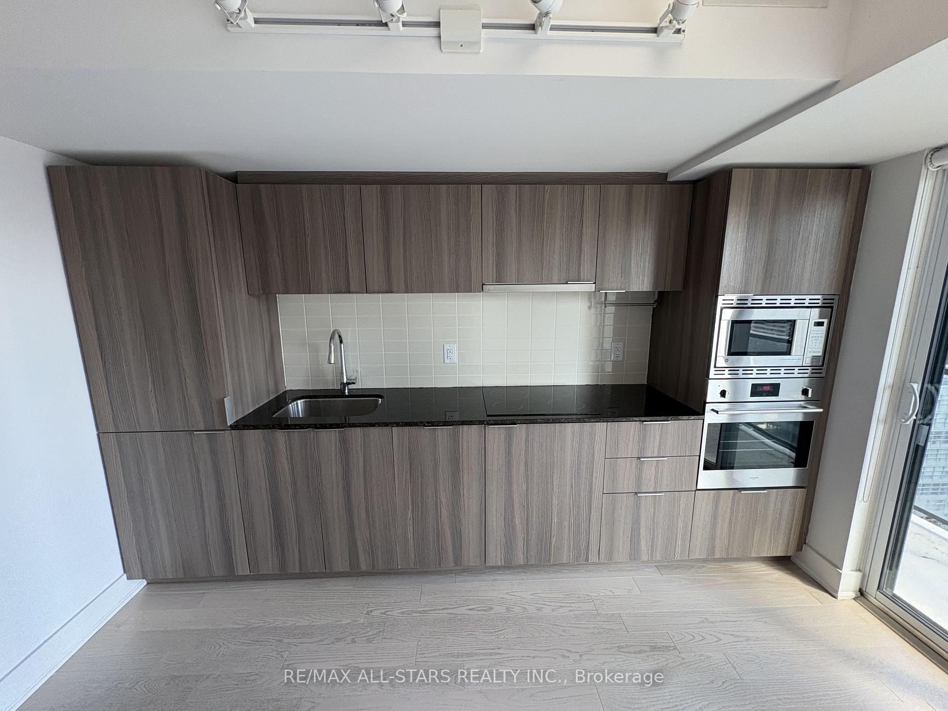 Photo 3 of Unit 2102, 955 Bay Street, Toronto, Bay Street Corridor — HOMEH