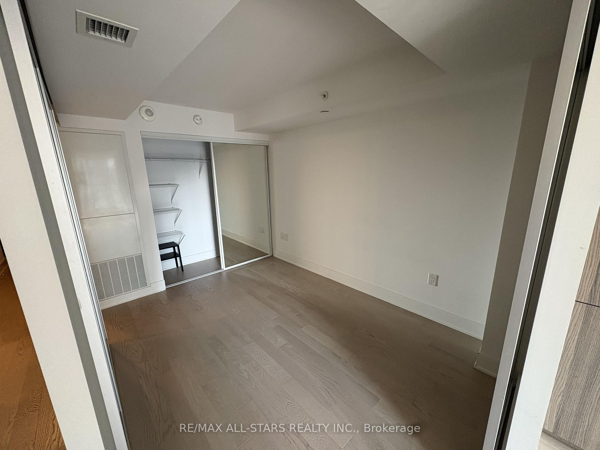 Photo 4 of Unit 2102, 955 Bay Street, Toronto, Bay Street Corridor — HOMEH
